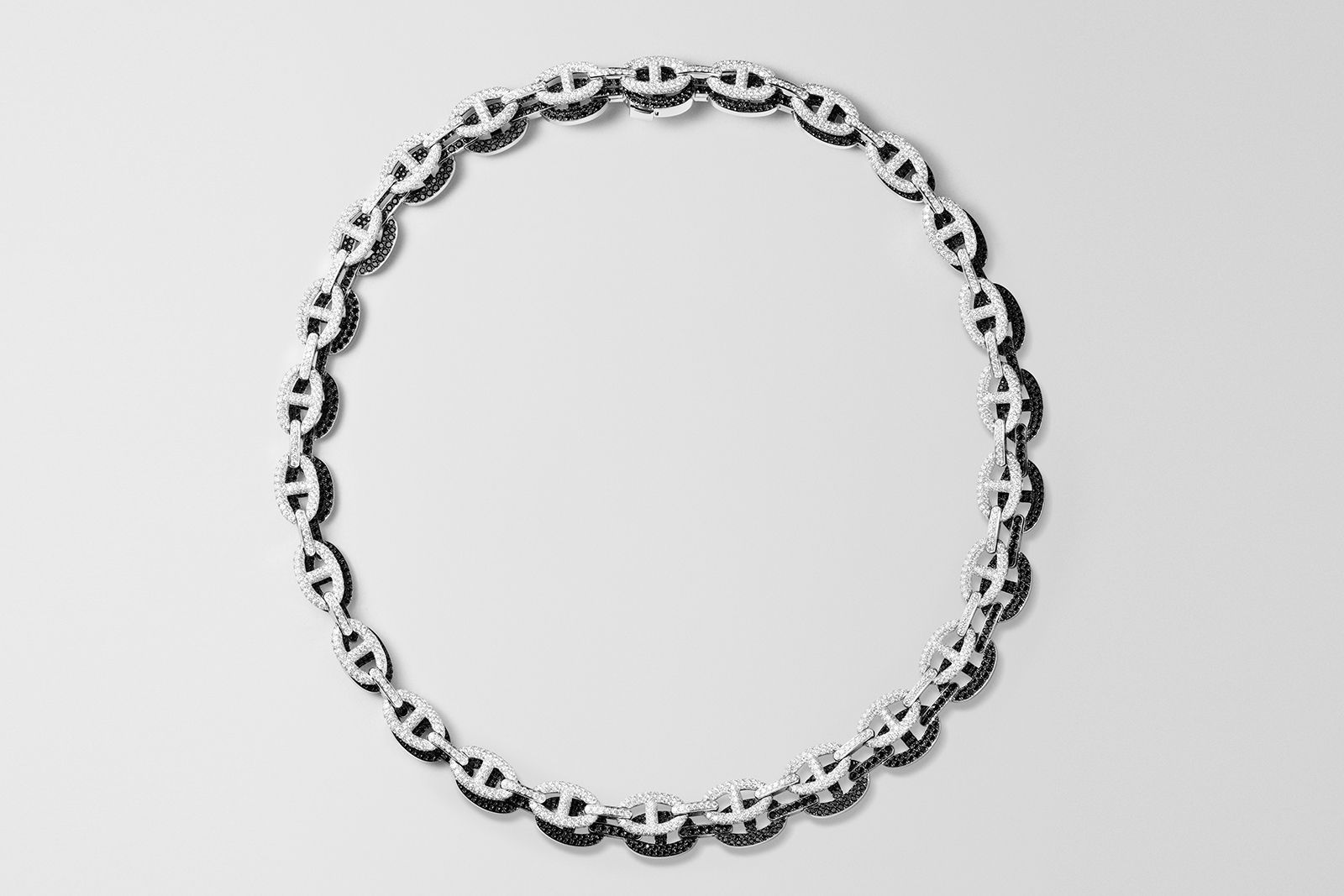  Hermès Chaînes d’ombre necklace in white gold with pavé-set diamonds and a shadow of black spinels from the Les Jeux de l'ombre High Jewellery collection