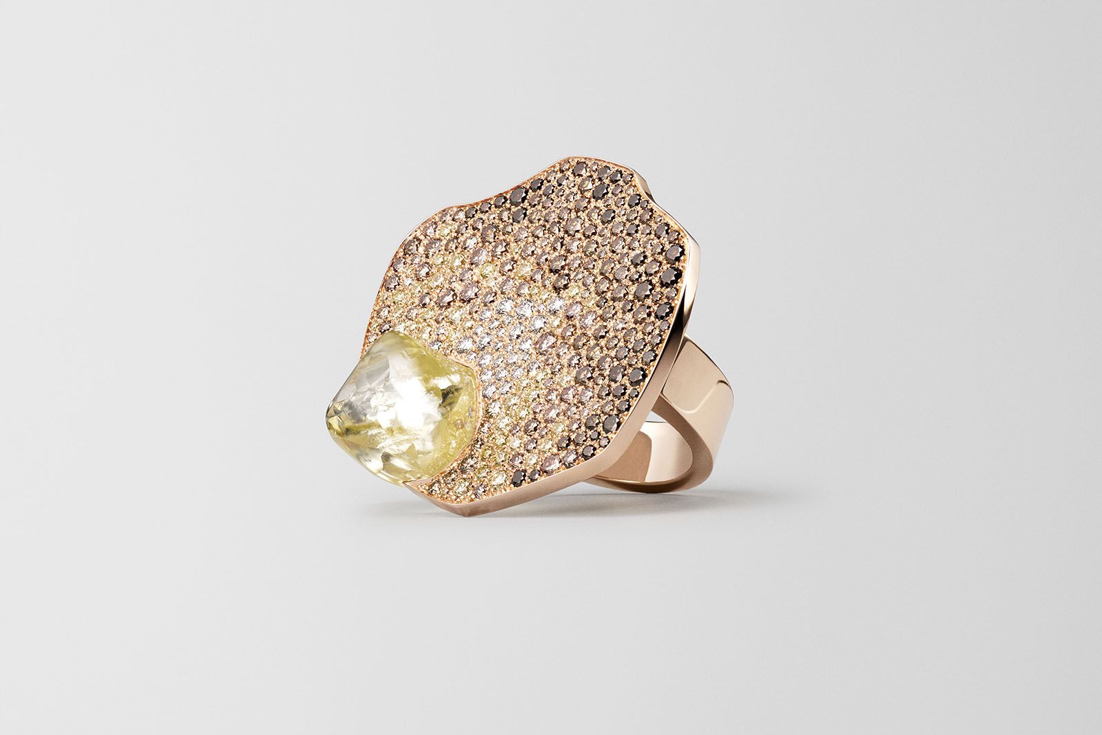  Hermès Lumières brutes ring in rose gold set with one rough yellow diamond and a shadow of colourless, yellow and brown diamonds from the Les Jeux de l'ombre High Jewellery collection