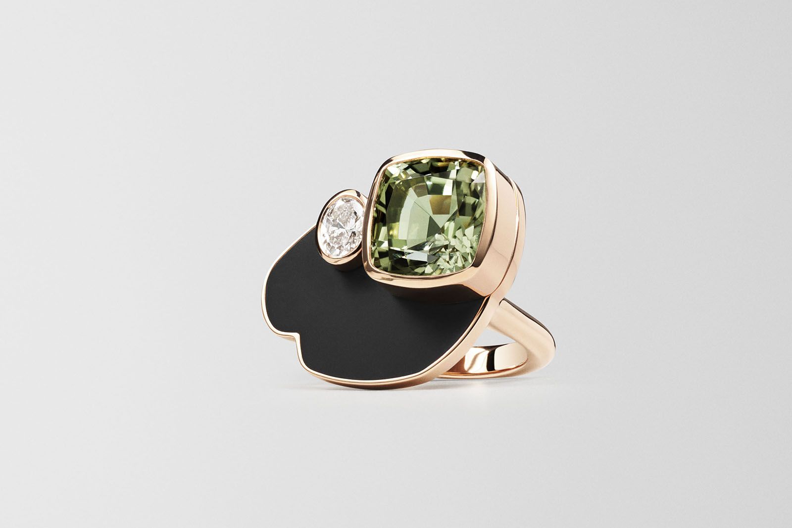  Hermès Ombres mobiles ring with a satin-finish titanium shadow from the Les Jeux de l'ombre High Jewellery collection