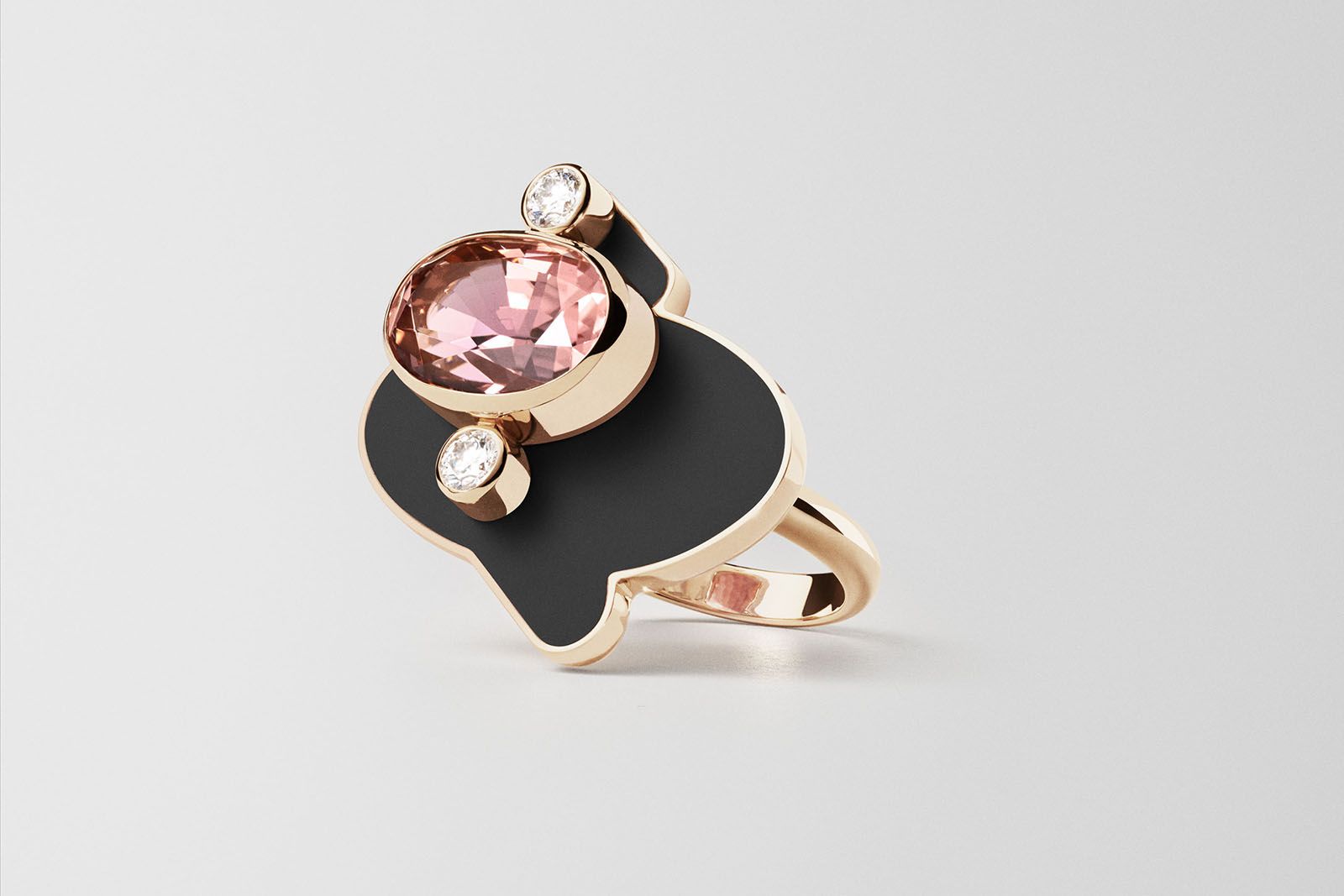  Hermès Ombres mobiles ring with an oval-shaped pink gemstone and round-cut diamonds from the Les Jeux de l'ombre High Jewellery collection