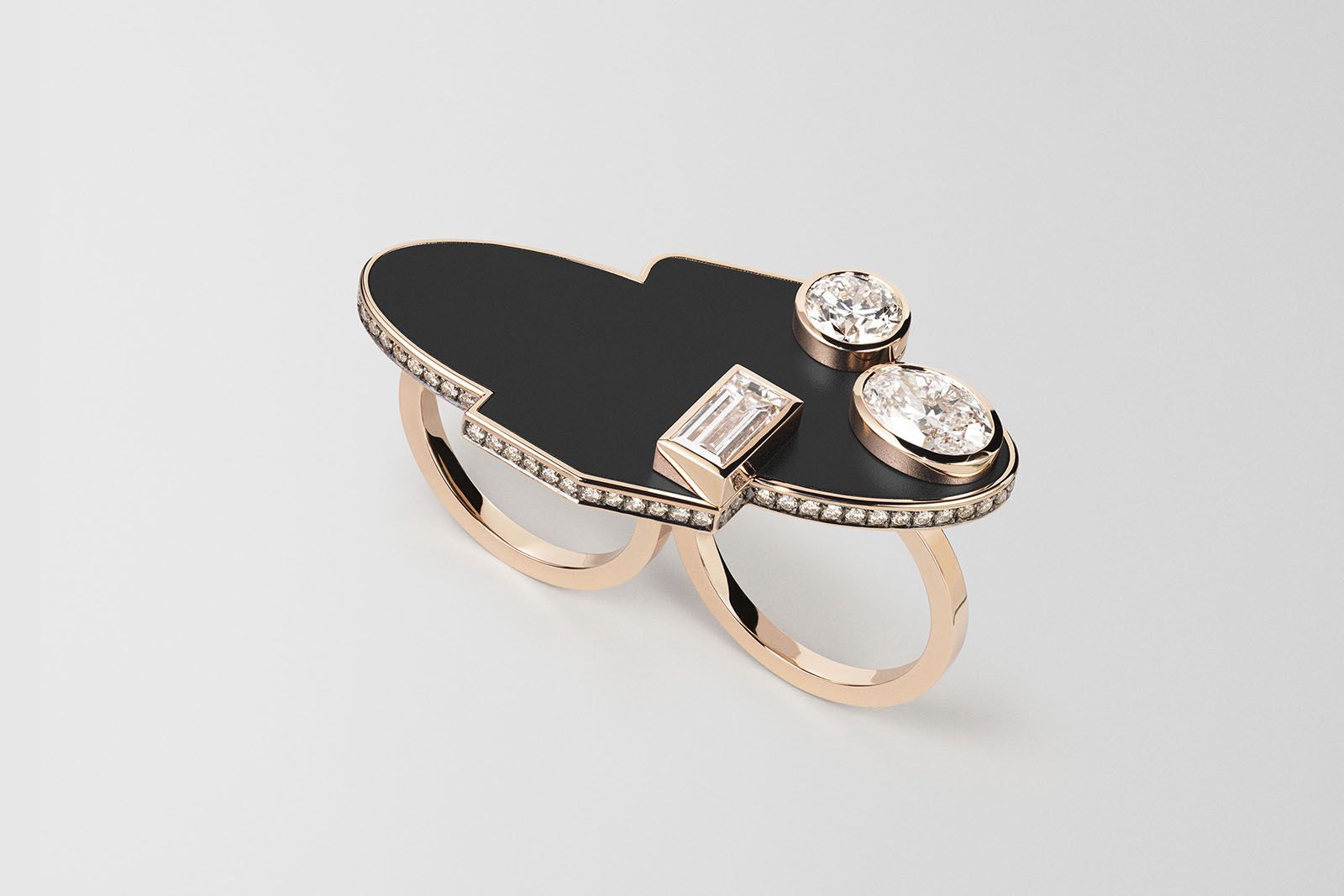  Hermès Ombres mobiles diamond ring with a titanium shadow from the Les Jeux de l'ombre High Jewellery collection