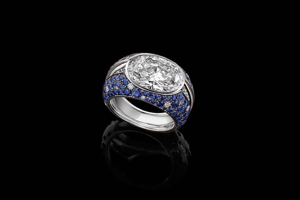  Robinson Pelham Oval east west ring in sapphire and white gold