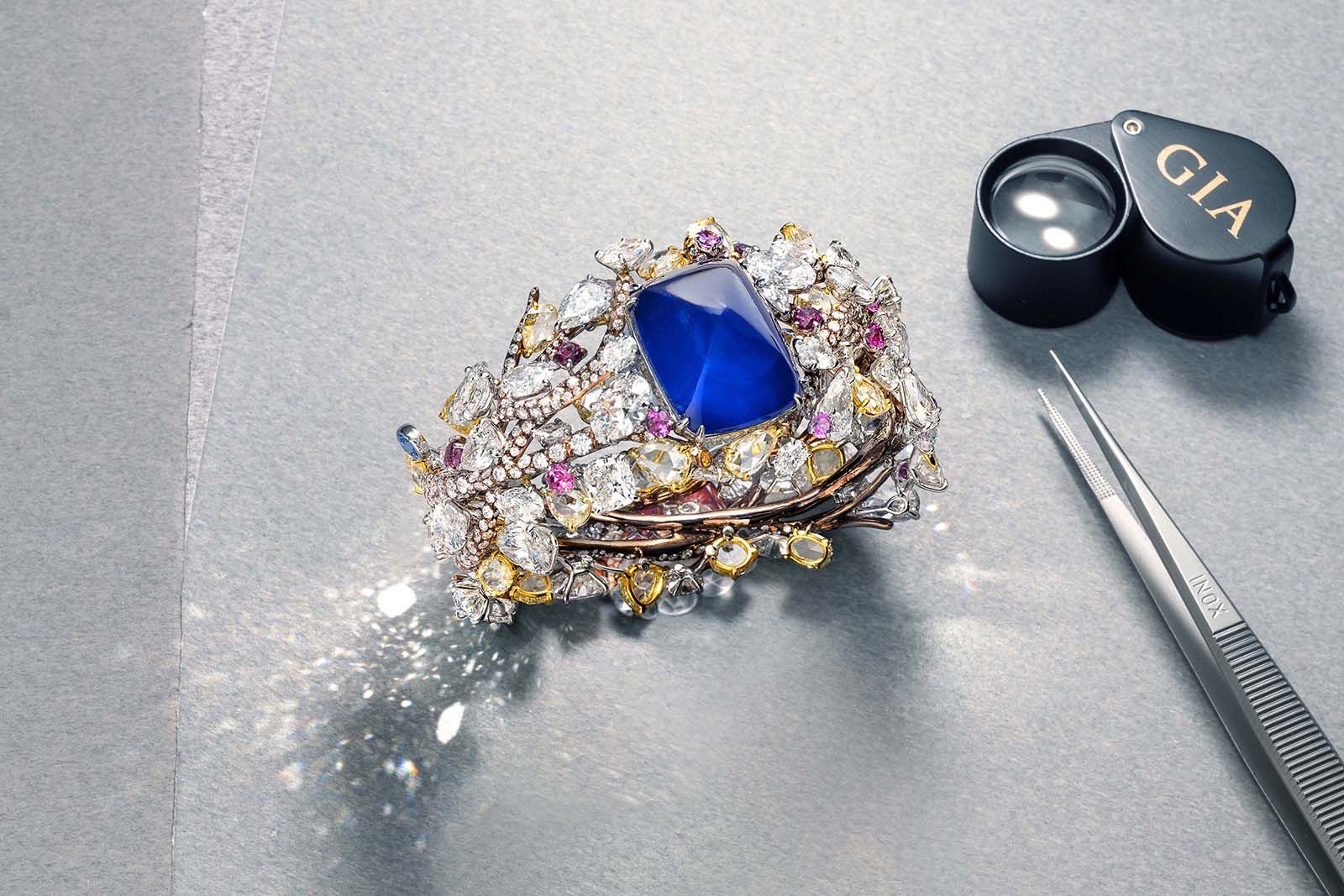 A drawing of the Cindy Chao Morning Seine (Masterpiece VI) bangle with a 50.53 carat blue sapphire