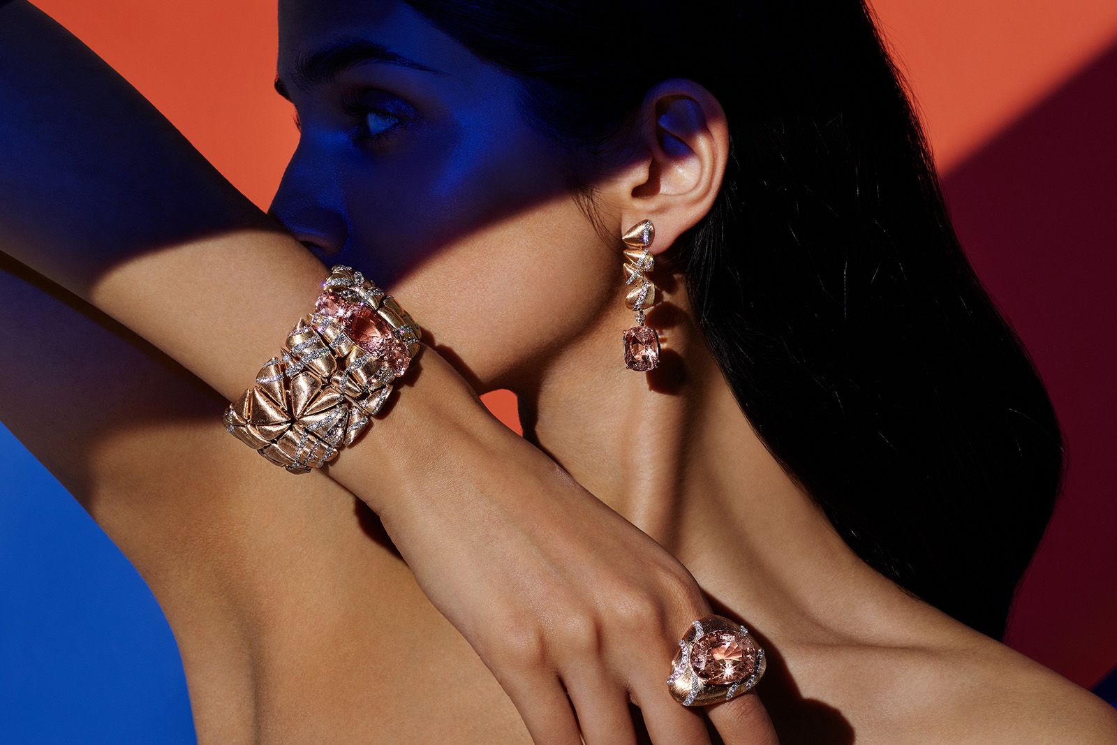 Chaumet Galets d’Or suite set with morganites, diamonds and Padparadscha sapphires in textured white and rose gold from the Ondes Et Merveilles de Chaumet High Jewellery collection 
