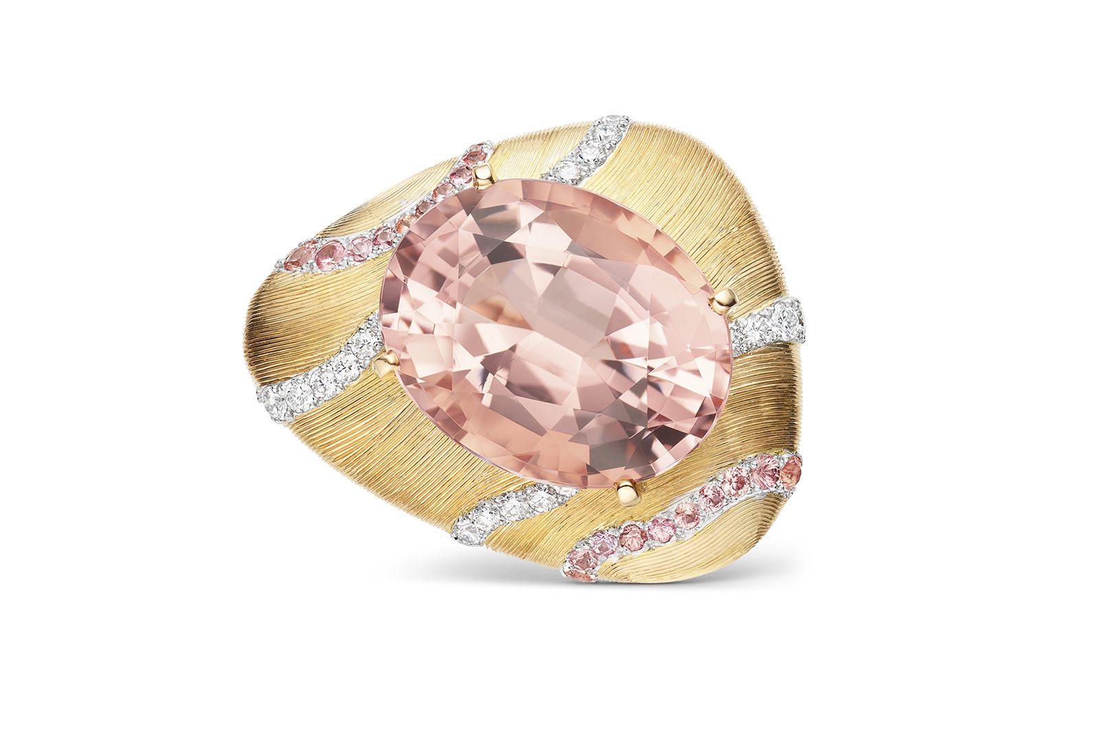  Chaumet Galets d’Or ring with an oval-shaped morganite of 22.39 carats from the Ondes Et Merveilles de Chaumet High Jewellery collection 