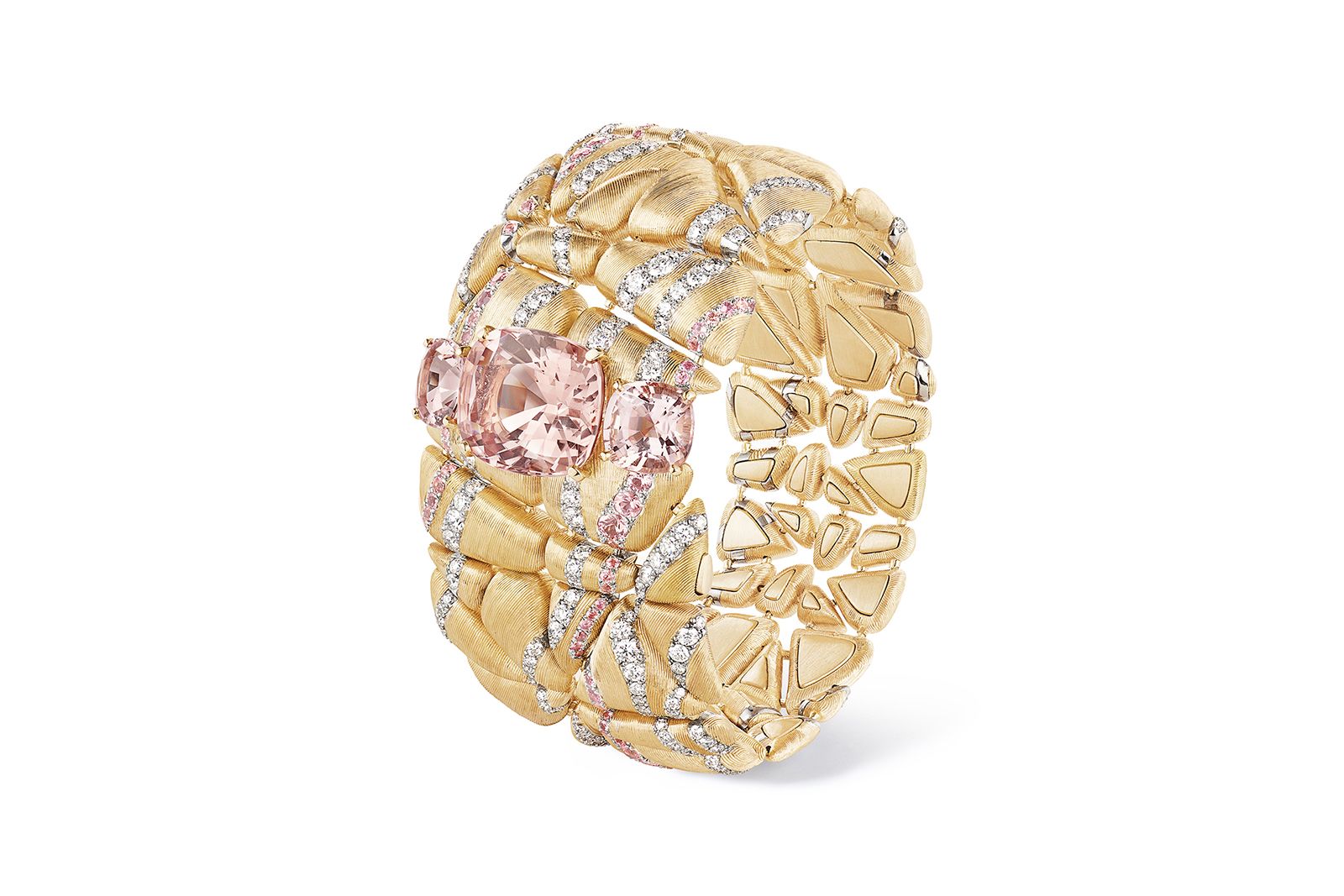  Chaumet Galets d’Or bracelet with a trio of cushion-cut morganites of 3.40, 3.43 and 18.39 carats, diamonds and Padparadscha sapphires in textured white and rose gold from the Ondes Et Merveilles de Chaumet High Jewellery collection 