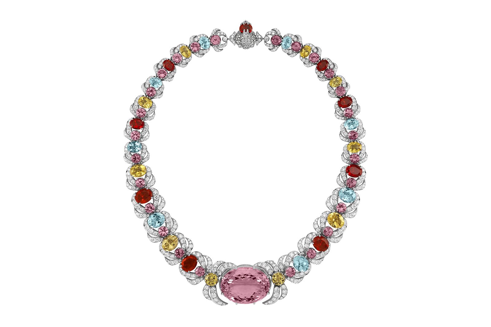  Gucci necklace with a 67.70 carat oval-shaped morganite from the Hortus Deliciarum High Jewellery collection 