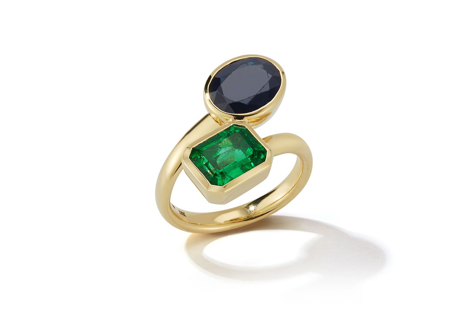  Jemmy Wynne sapphire and emerald Toi & Moi ring