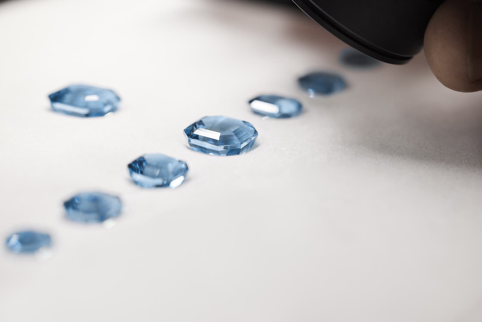  Rending of aquamarines used in the Harry Winston aquamarine, sapphire, diamond and white gold Santorini necklace from the Majestic Escapes High Jewellery collection 