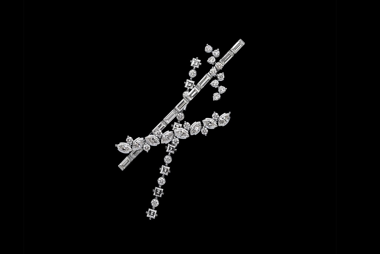  Fancy-cut diamond brooch from the Dior Joaillerie Galons Dior High Jewellery Collection