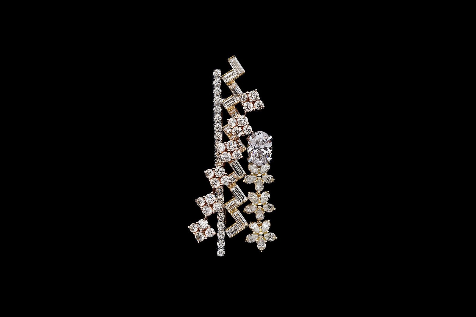  Fancy-cut diamond brooch from the Dior Joaillerie Galons Dior High Jewellery Collection