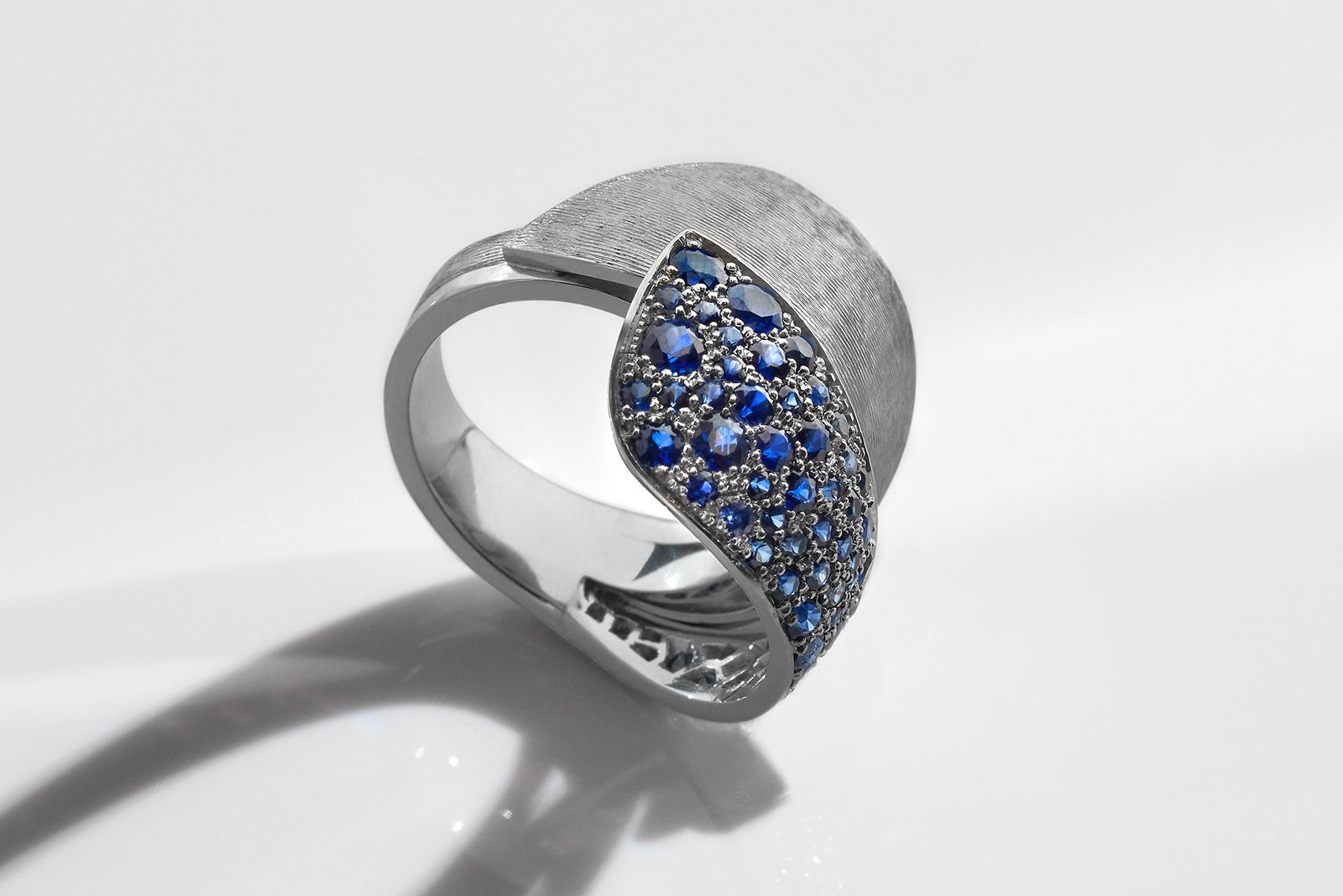 Liv Luttrell recycled platinum, sapphire and diamond Curved Forms ring