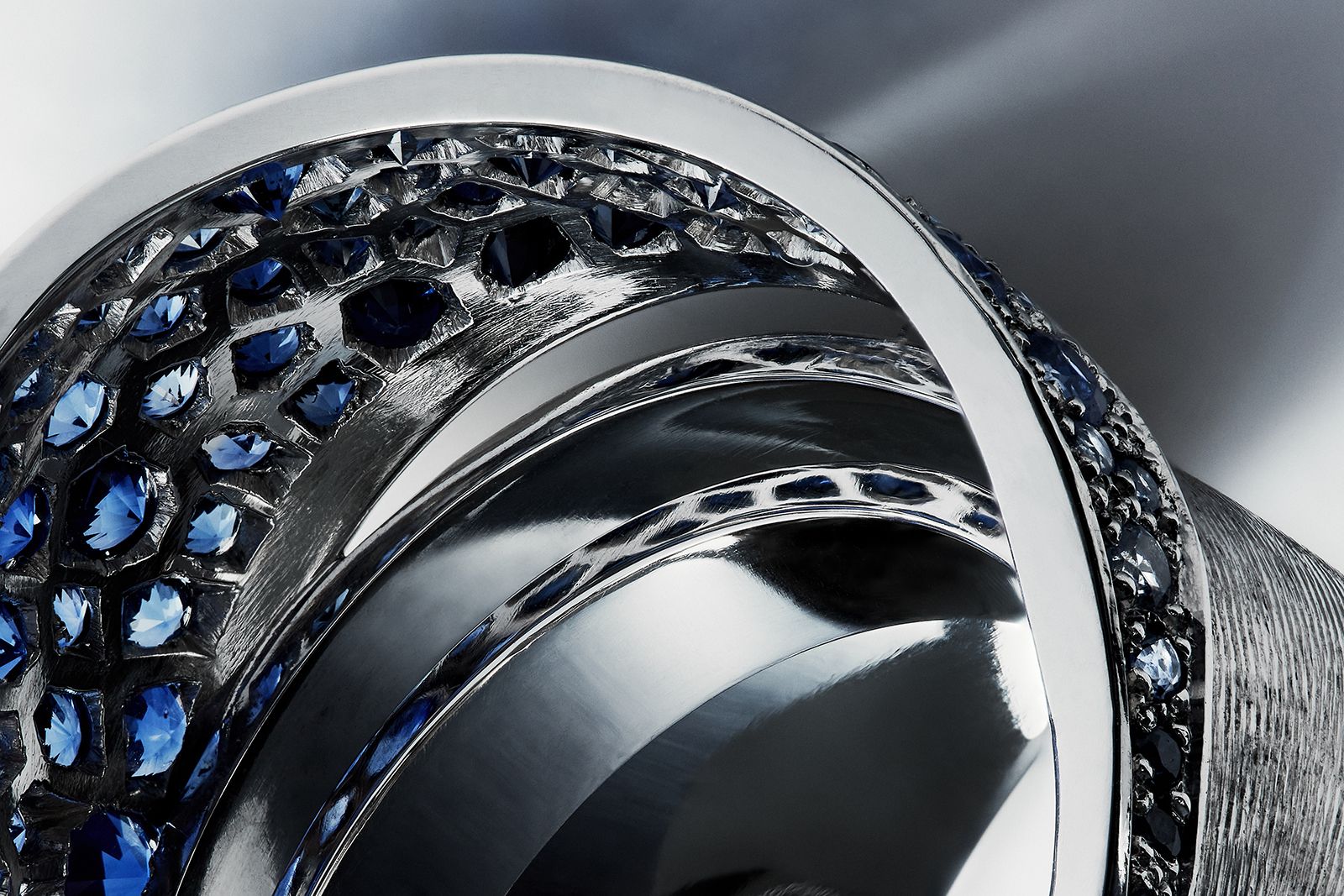  internal view of the Liv Luttrell recycled platinum, sapphire and diamond Curved Forms ring