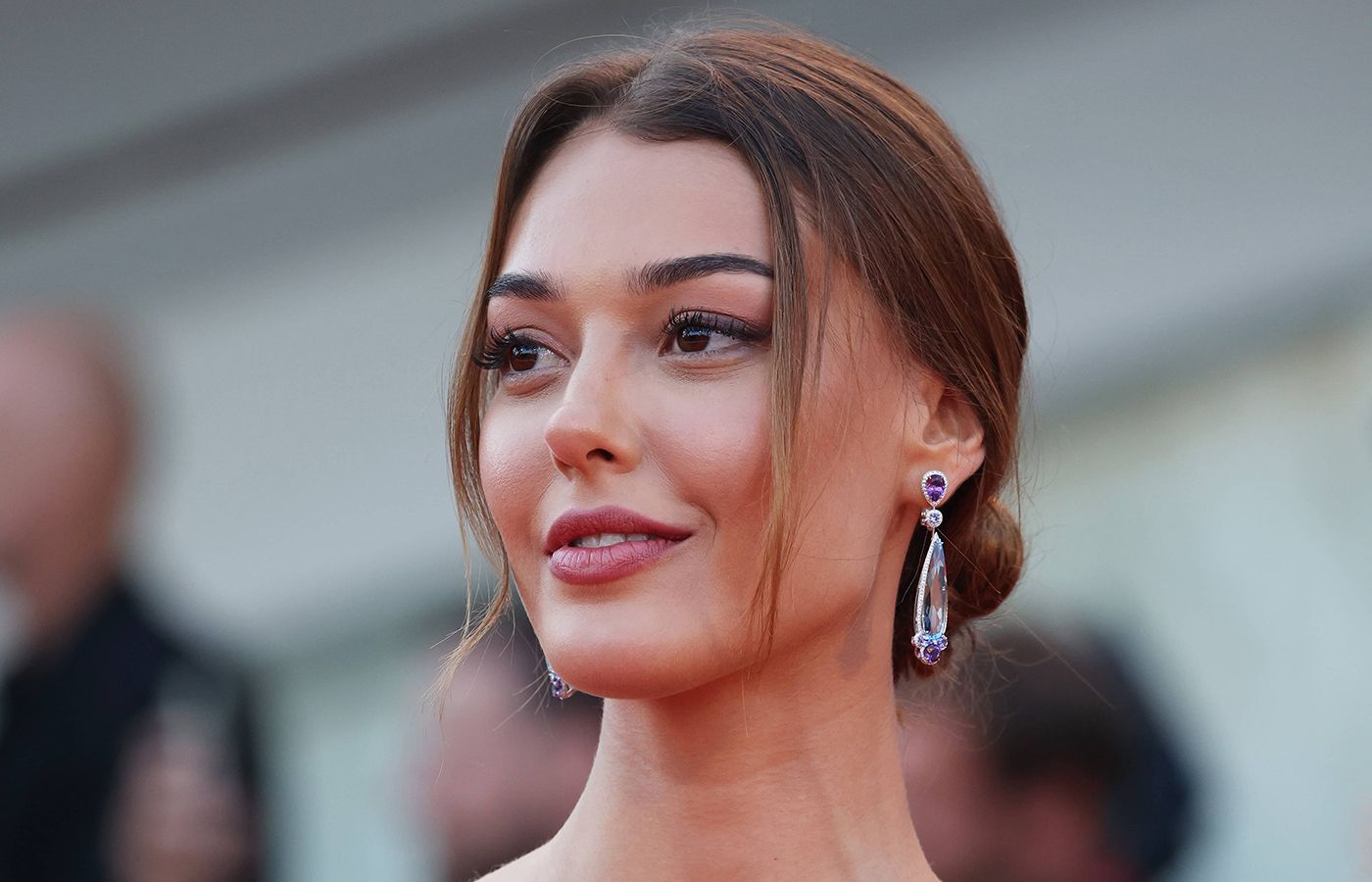  Turkish actress Dilan Çiçek Deniz wears earrings by Chopard at the 2022 Venice International Film Festival