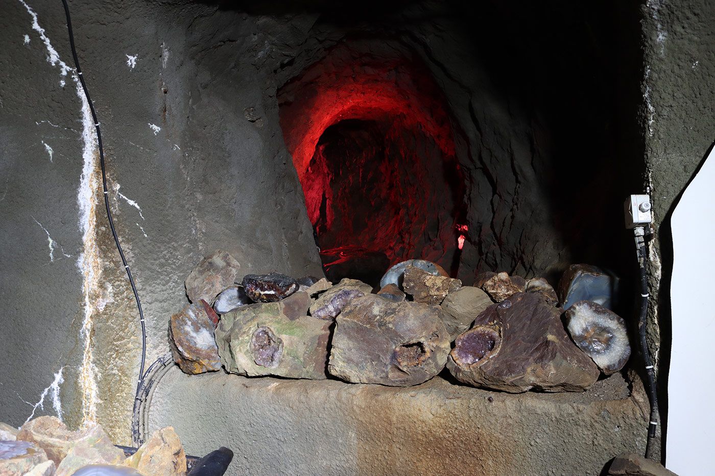  Inside the Steinkaulenberg Gem Mines