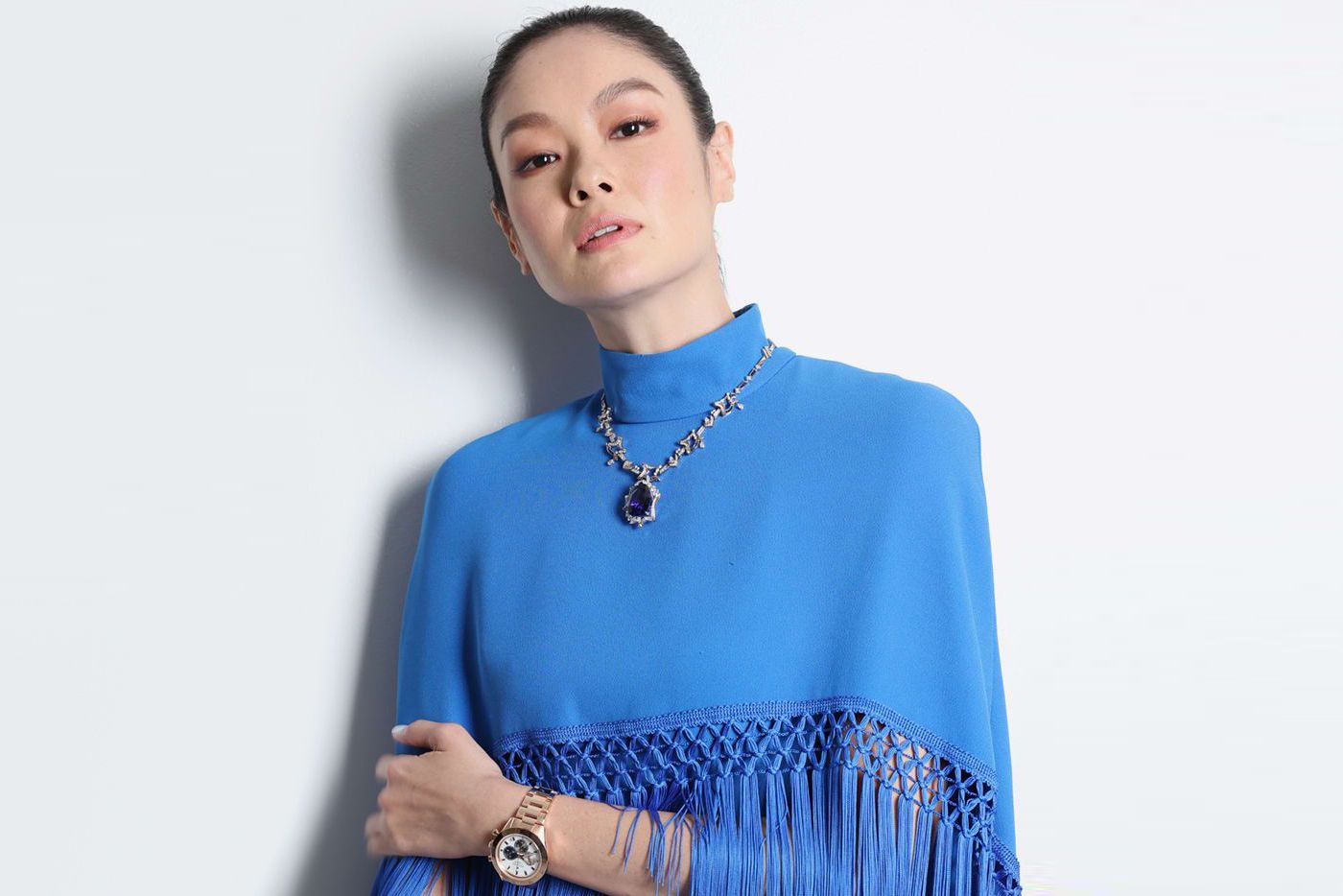  Actress Sheila Sim wearing MALDY tanzanite and diamond High Jewellery necklace 