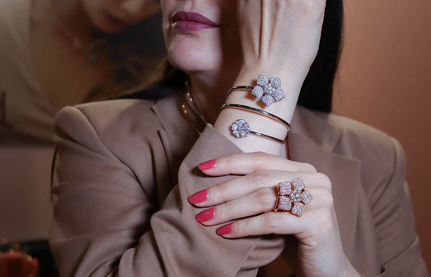  De' Lazzari-Oro Addosso Flora collection ring and bracelet worn by Katerina Perez