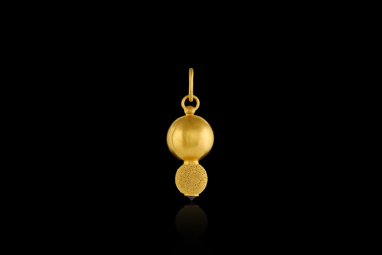  Loren Nicole Loren Nicole Porphyry 22k gold pendant from the Vessels Made Wearable collection