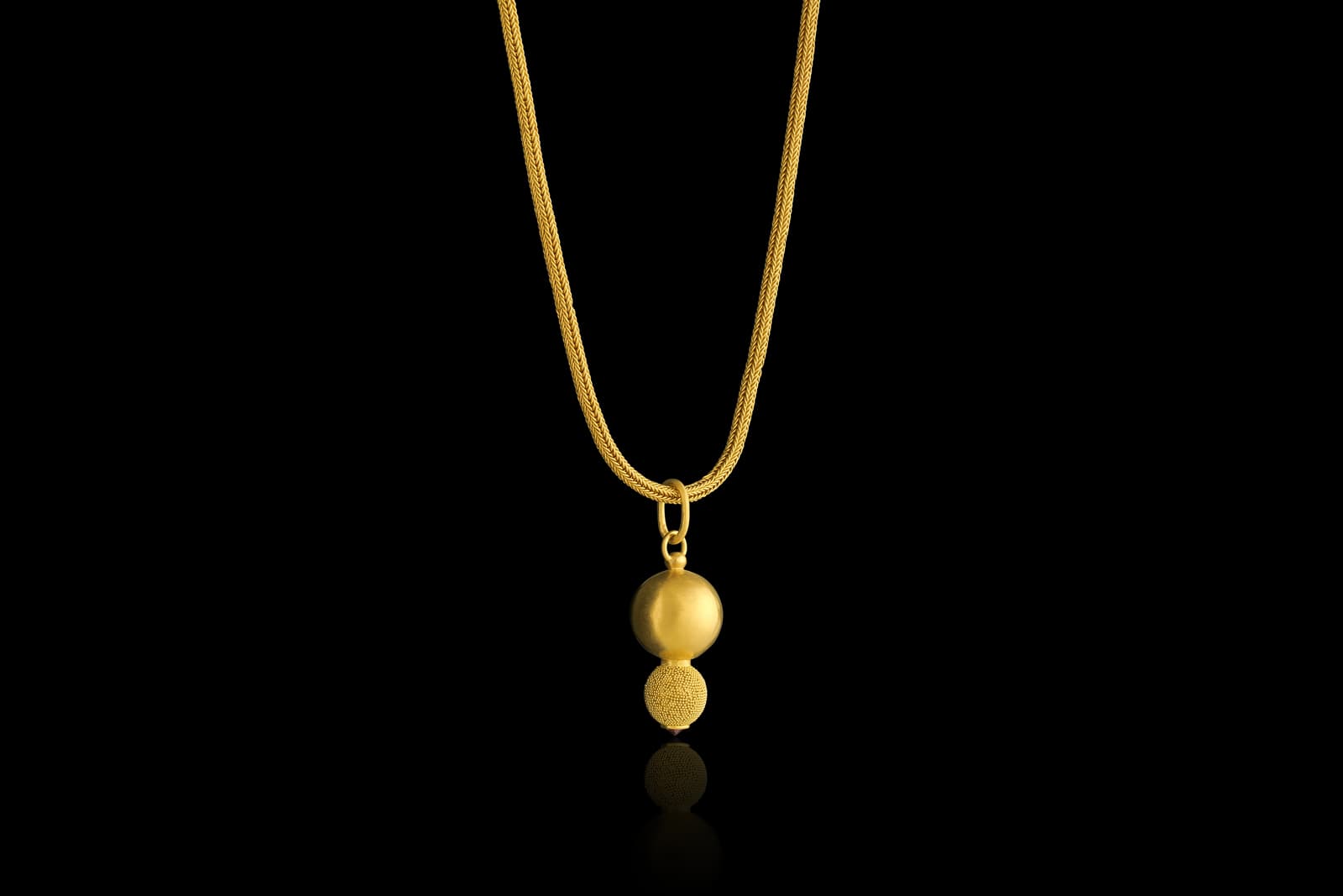  Loren Nicole Loren Nicole Porphyry 22k gold pendant necklace from the Vessels Made Wearable collection