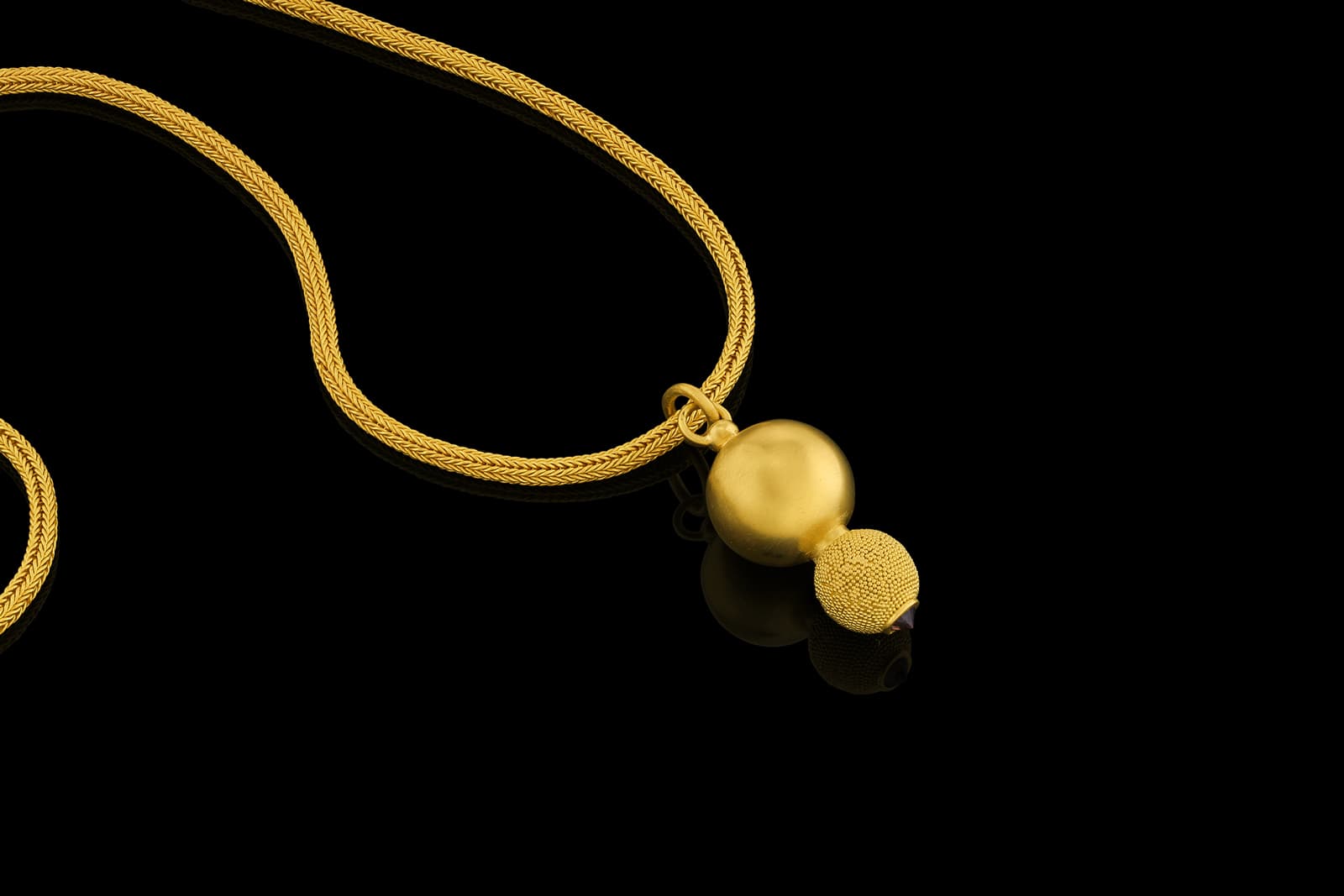  Loren Nicole Loren Nicole Porphyry 22k gold pendant necklace from the Vessels Made Wearable collection