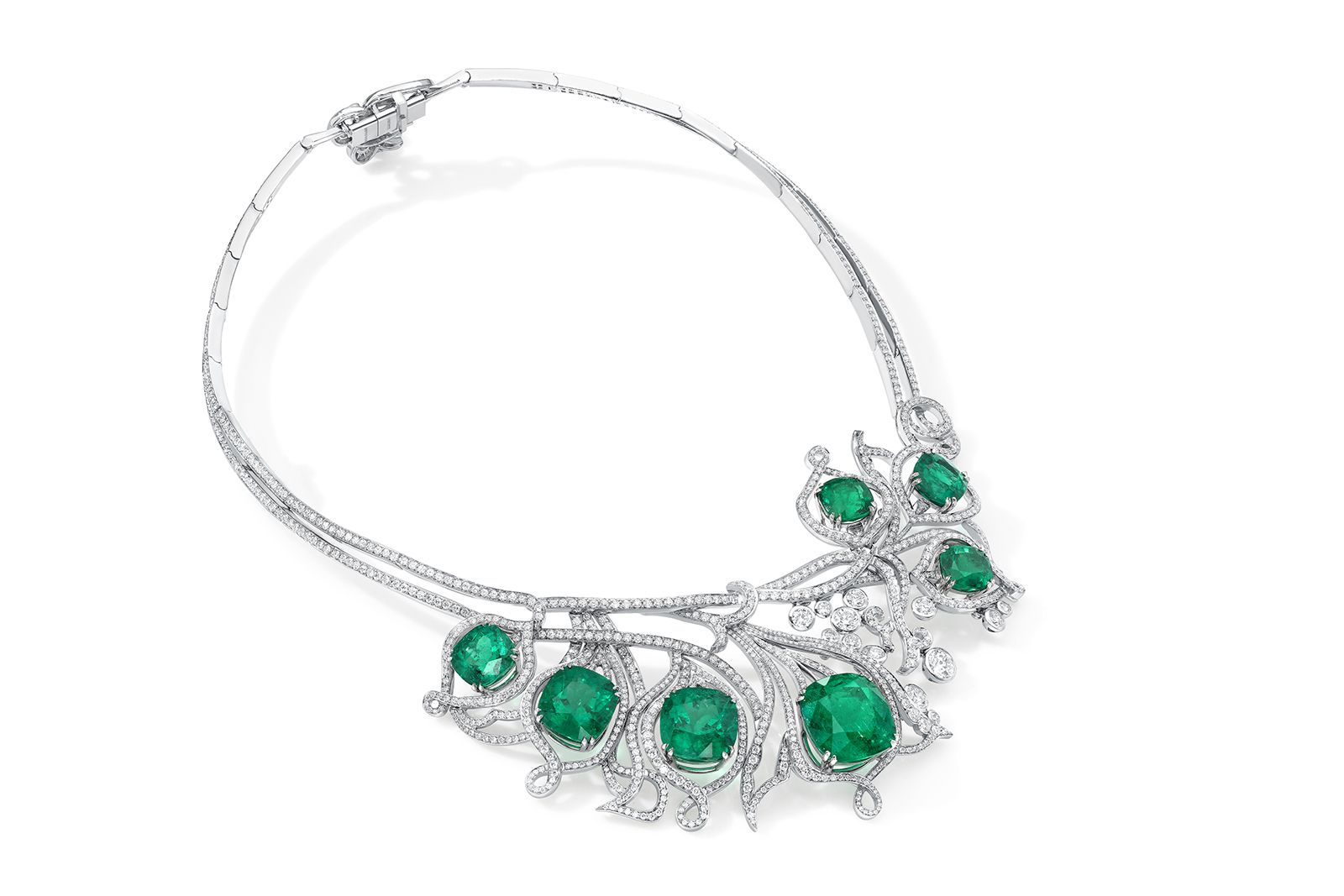  Boodles Greenfire High Jewellery  necklace set with diamonds, fancy cut emeralds, mounted in platinum