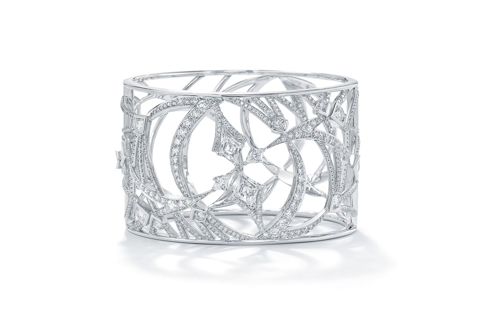  Boodles Royal Ballet High Jewellery cuff featuring kite shape diamonds and round brilliant diamonds set in platinum