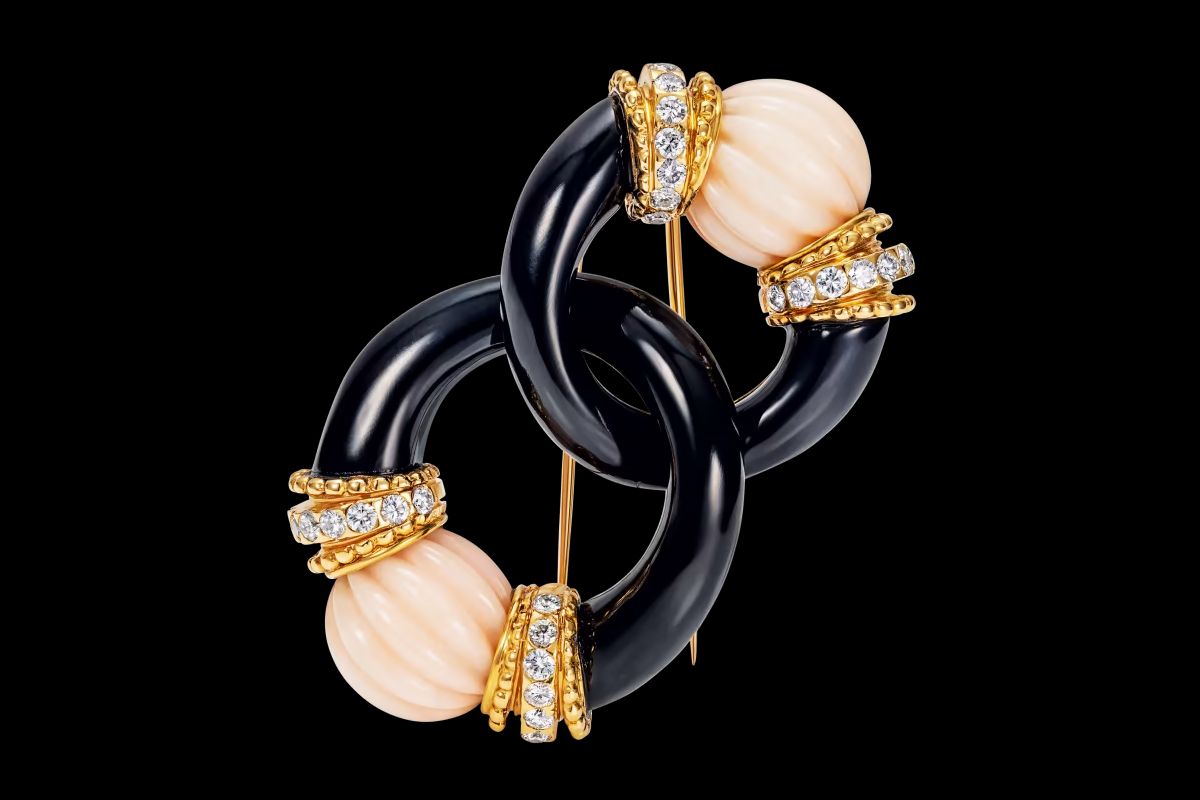  Omnēque Boucheron gold, diamond, onyx and coral parure, c1970s 
