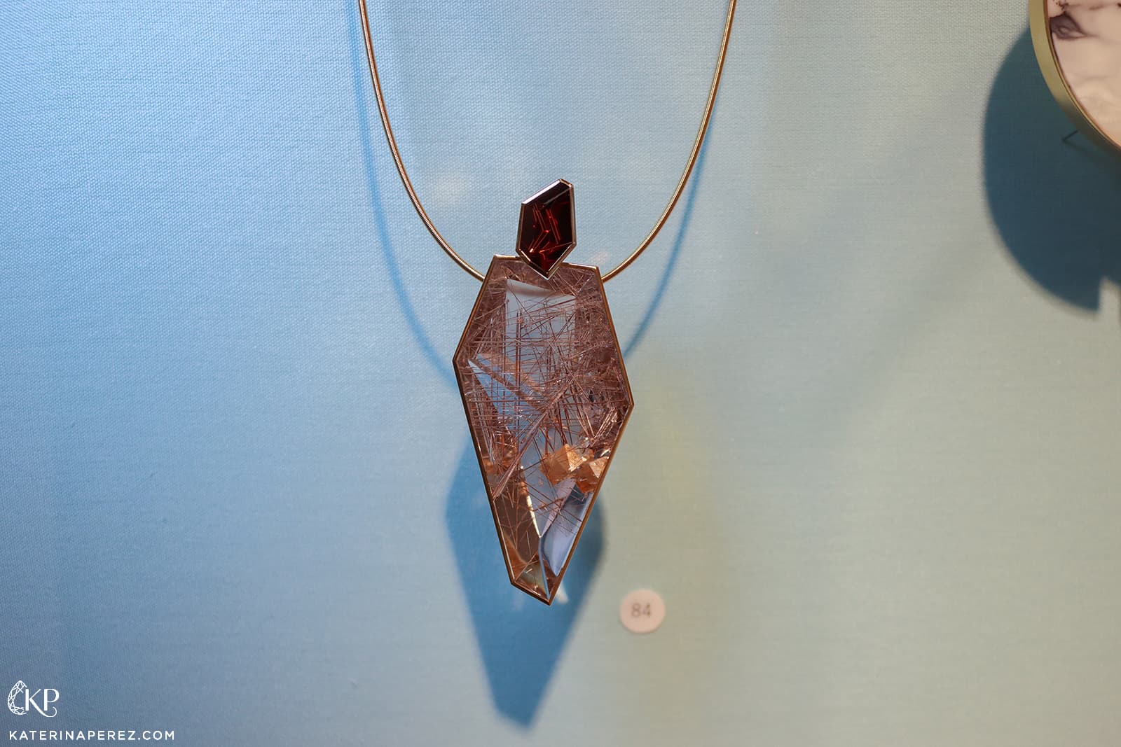  Atelier Munsteiner necklace with spessartine garnet and 120.4-carats of rutilated quartz in yellow gold 