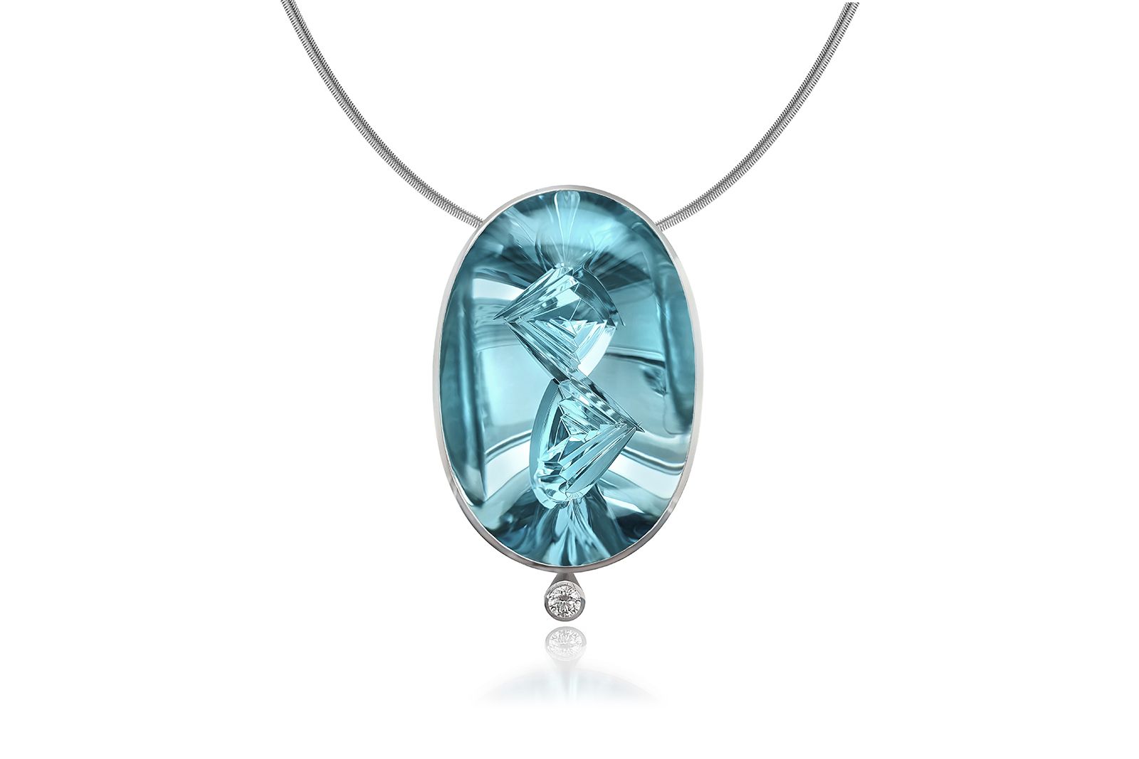  The Atelier Munsteiner Maverick necklace is set with a uniquely cut 172.73-carat aquamarine gemstone 
