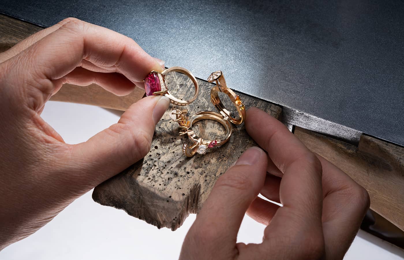  Making of the Piaget Lady Pink transformable ring in rose gold, a 9.99 cushion-cut  rubellite, sapphire, spinel, spessartite, citrine and diamond, from the Solstice by Piaget High Jewellery Collection, Chapter Two
