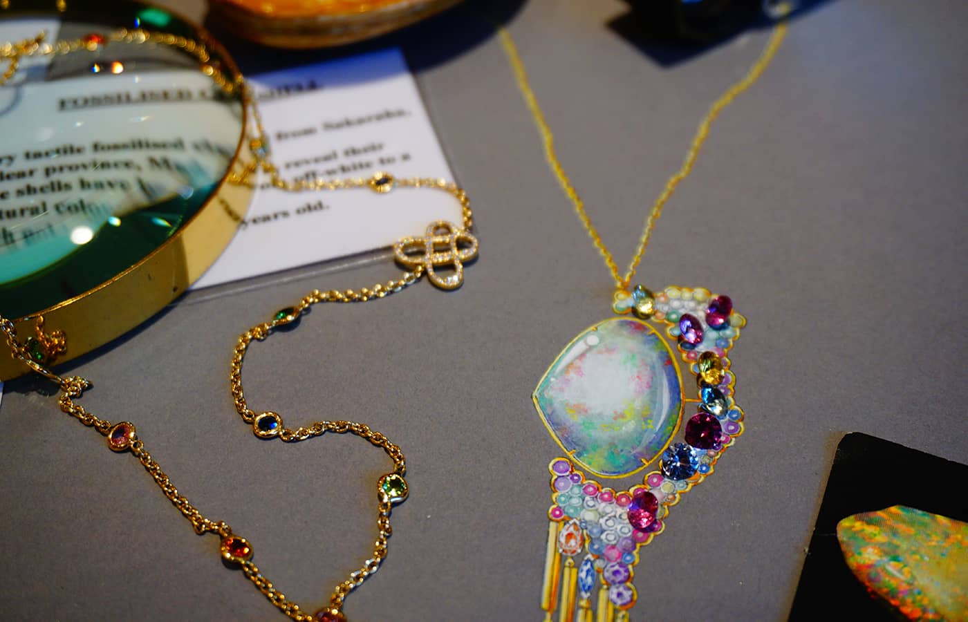  Details of the gemstone-set chain of the K&Co London Aurelia Aurita sautoir necklace