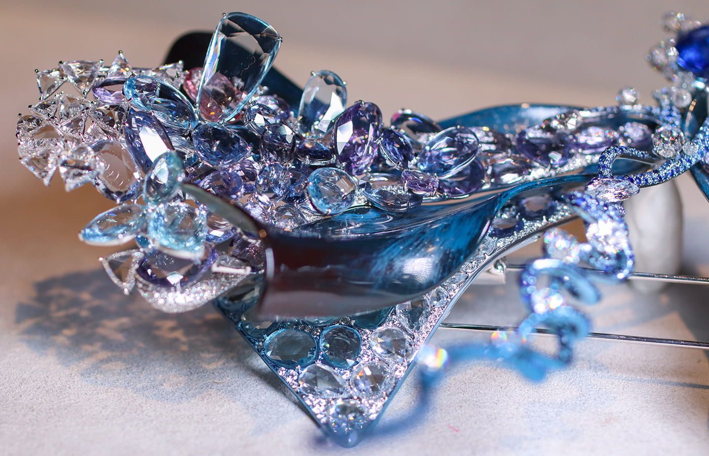  A closer look at the new 'A Dragonfly Wearing Moonlight’ brooch by Feng J