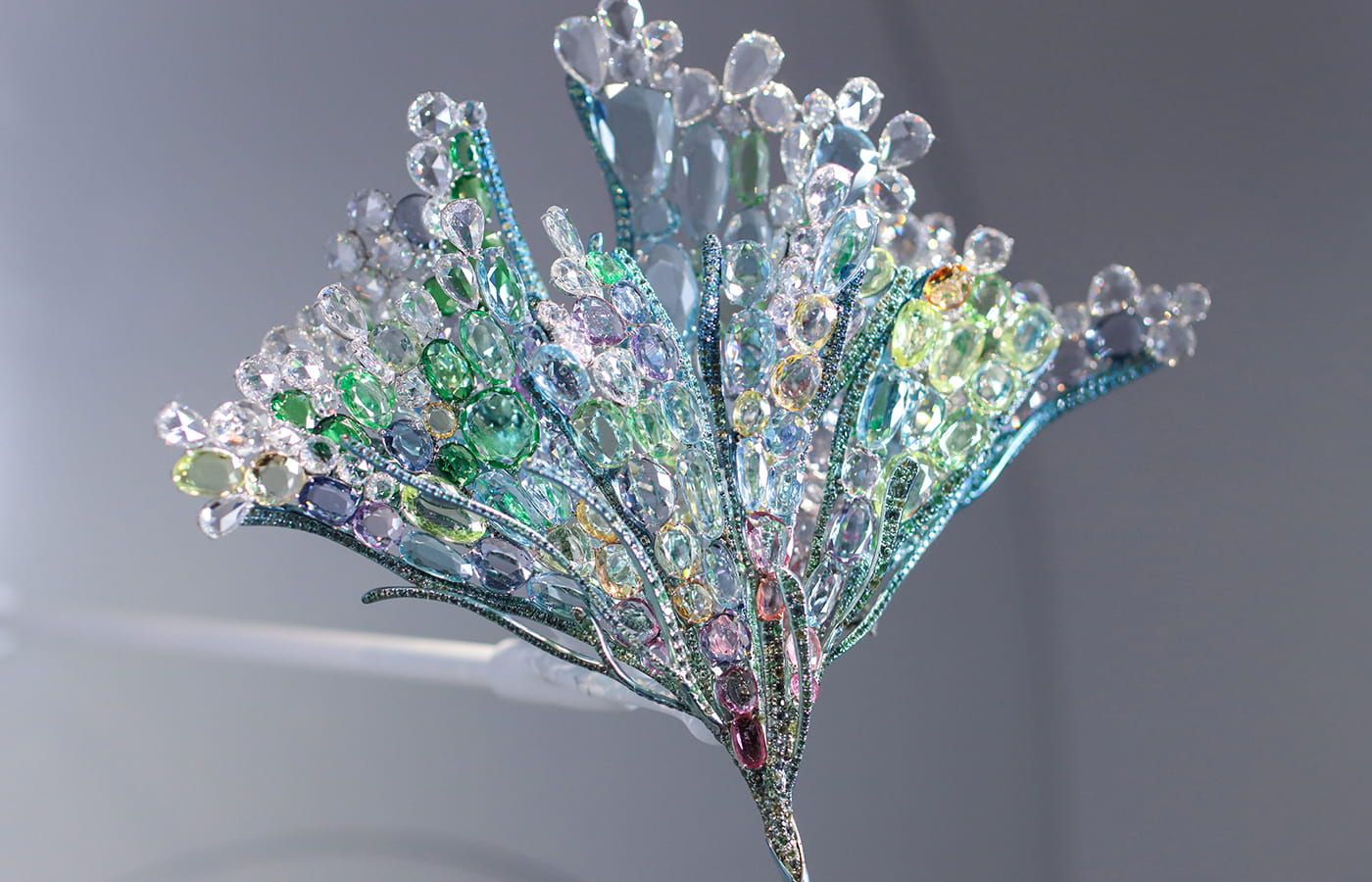  A closer look at the ‘Ginkgo Leaf of Impressionism’ brooch by Feng J