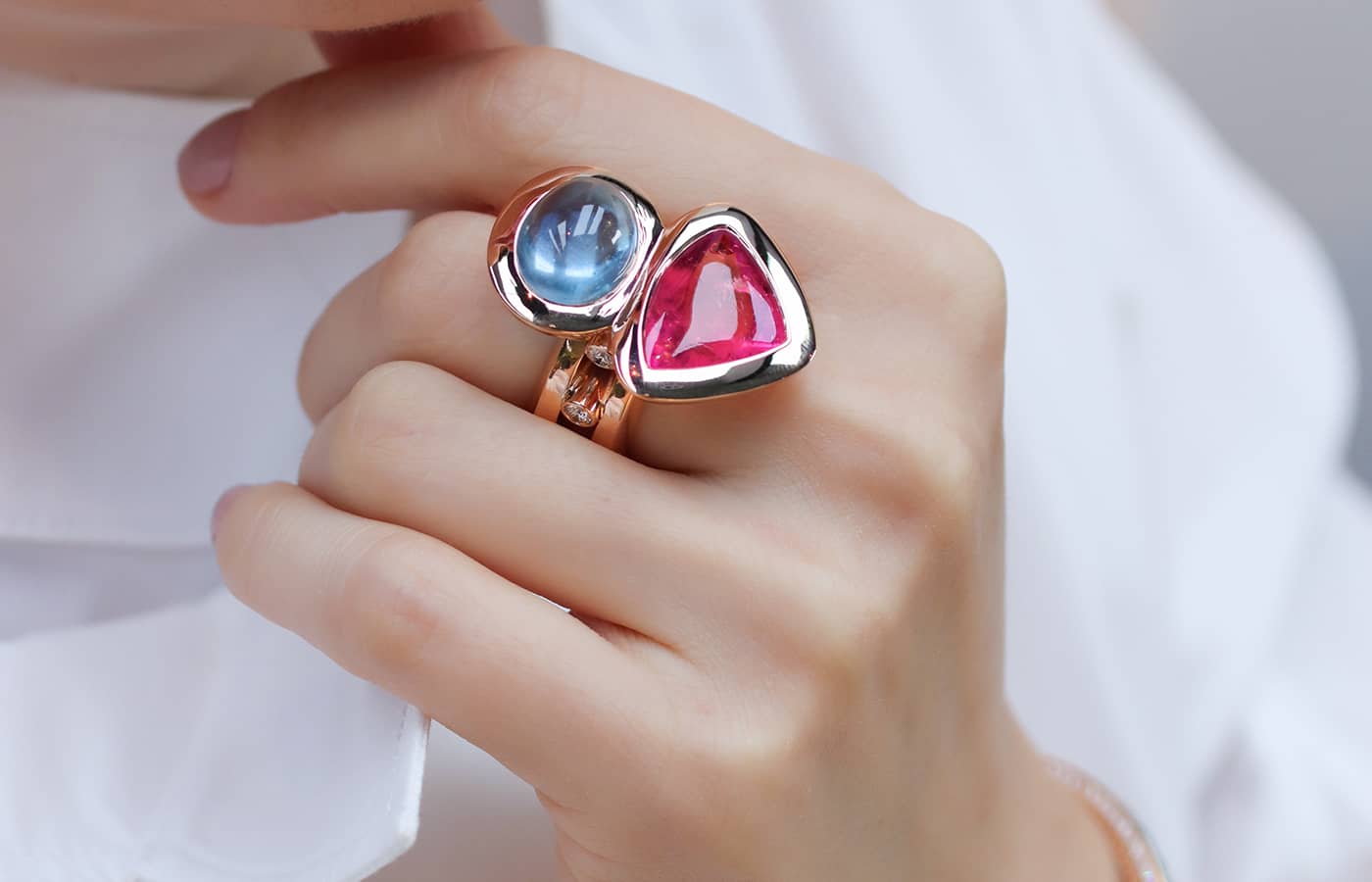 Jochen Leën Paraiba tourmaline and pezzottaite ring set in rose gold