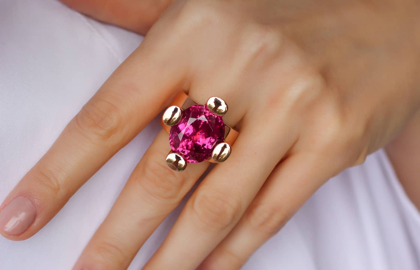  A rubellite tourmaline ring in gold by Jochen Leën