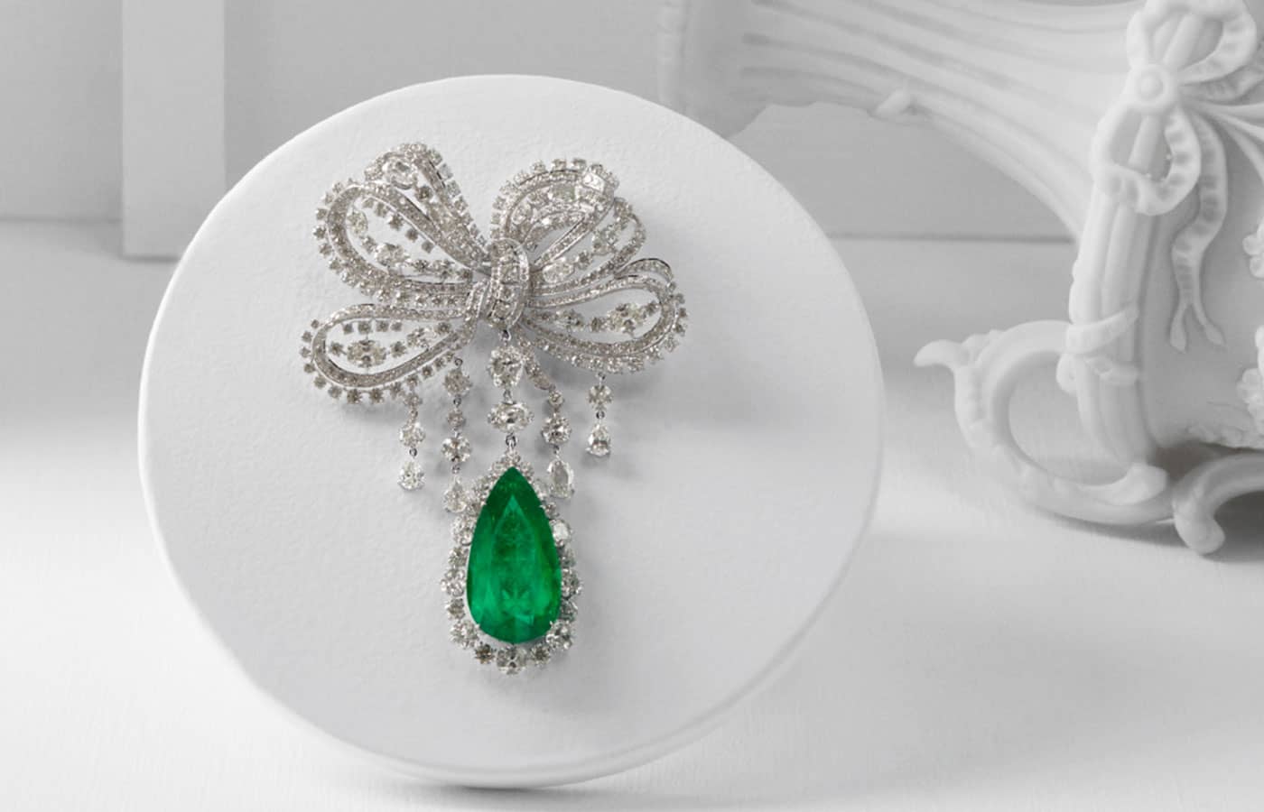 The Tasawur Brooch by Alok Lodha featuring a 51 ct pear-shaped Colombian emerald and diamonds