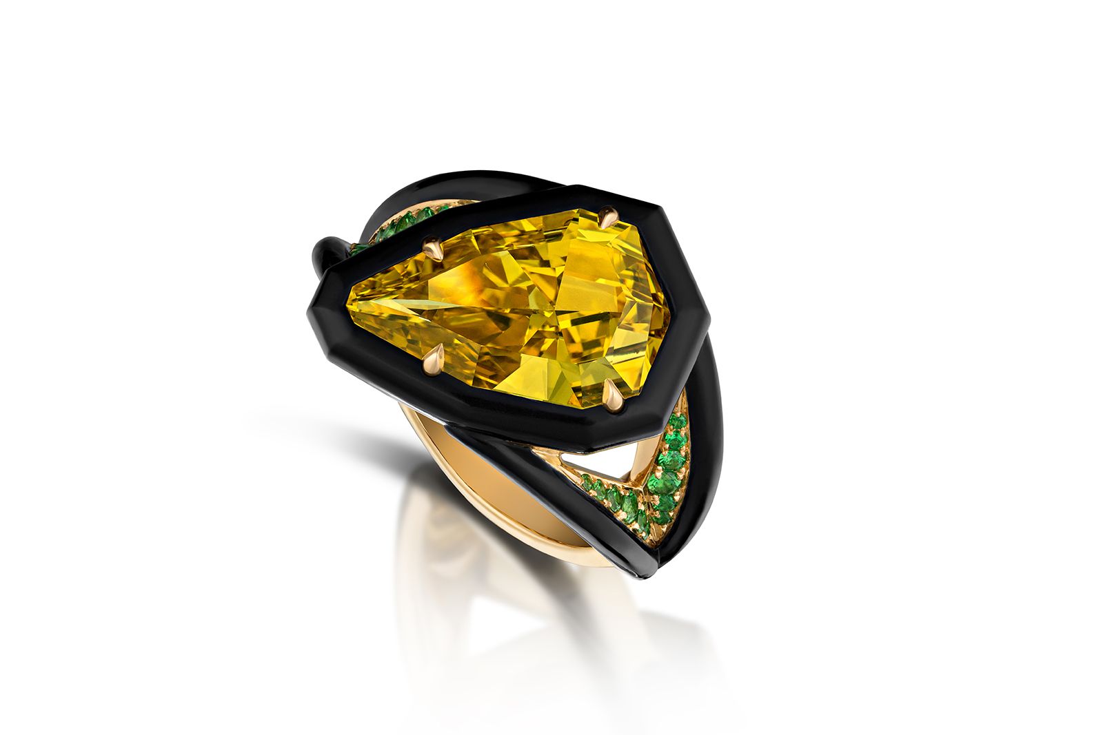  AGTA Spectrum Awards™ 2022 Fashion Forward & Evening Wear - 1st Place - Jeffrey Bilgore of Jeffrey Bilgore, LLC with an 18k yellow gold and black ceramic ring featuring a 4.03 carat natural fancy deep yellow diamond accented with 15 tsavorite garnets 