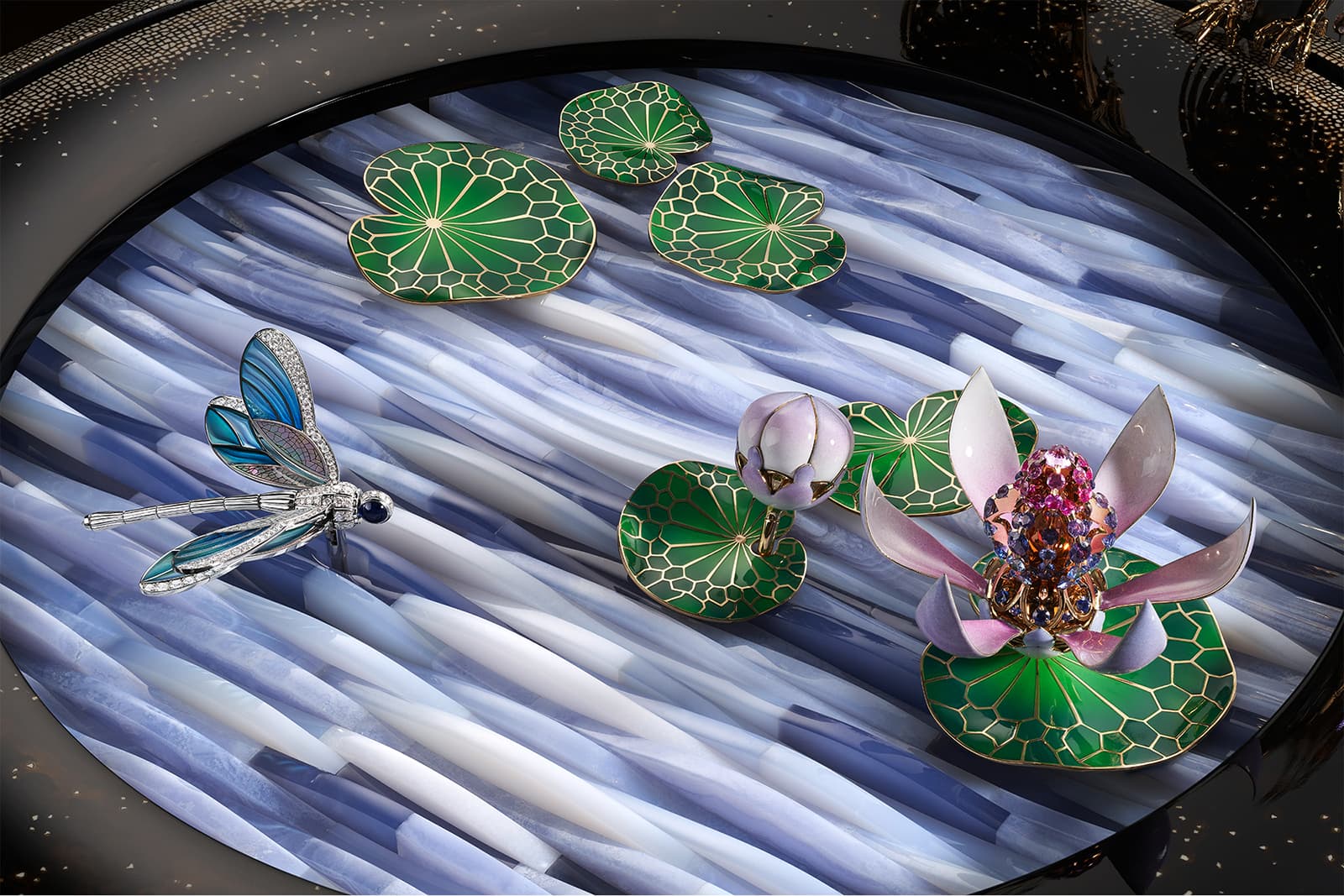  Van Cleef & Arpels Fontaine Aux Oiseaux automaton in yellow, white and rose gold, vegetal lacquer, eggshell marquetry, ebony, emeralds, tsavorites, diamonds, goat leather, chalcedony, rock crystal, sapphires, lapis lazuli, mandarin garnets, amethysts, turquoise, mother-of-pearl and plique-à-jour enamel
