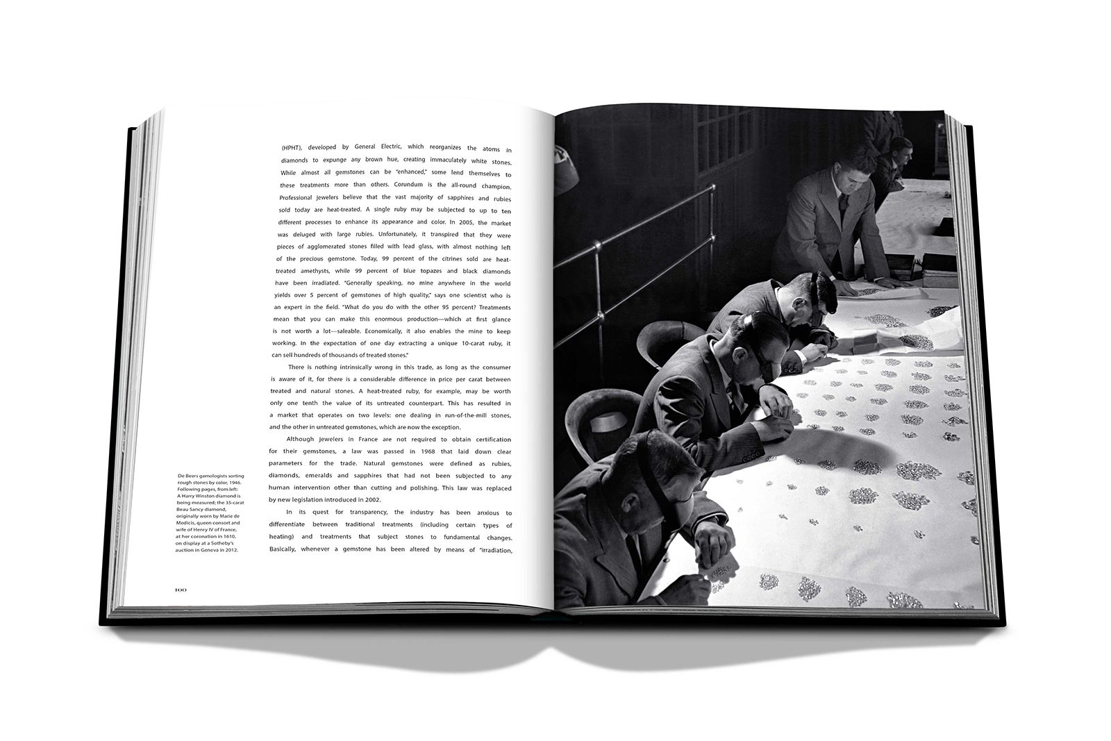  Inside shot of the Jewelry Guide -The Ultimate Compendium by Fabienne Reybaud featuring an image of De Beers gemologists sorting rough stones by colour in 1946