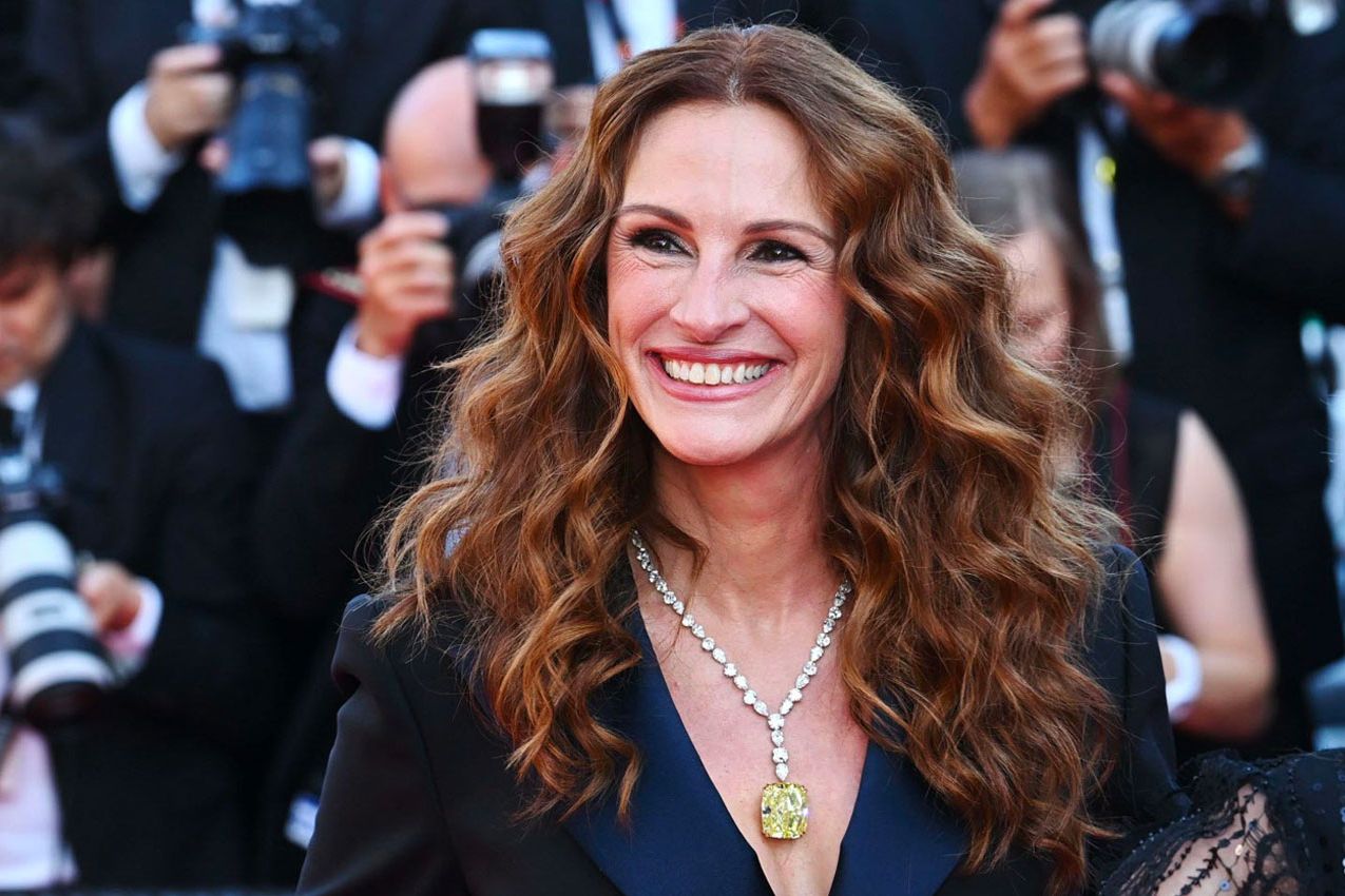 Julia Roberts wearing a Chopard necklace from the 2022 Red Carpet Collection at the Cannes Film Festival