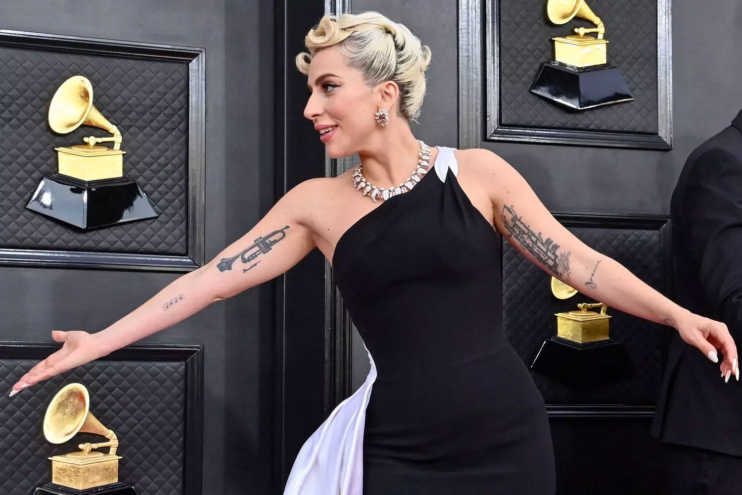  Lady Gaga wearing a Schlumberger for Tiffany & Co., Potager Leaves necklace with morganites and diamonds at the Grammy Awards 2022