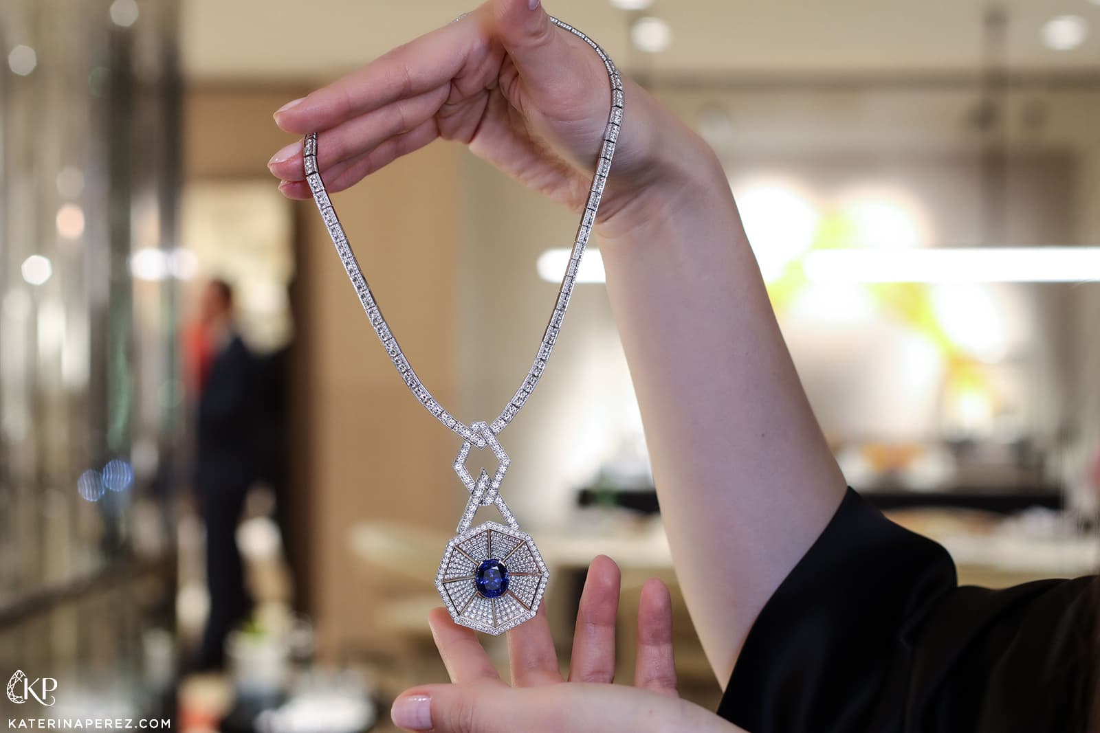  The Bucherer High Jewellery Sapphire necklace pays tribute to the Bucherer women and to their hometown, the city of Lucerne