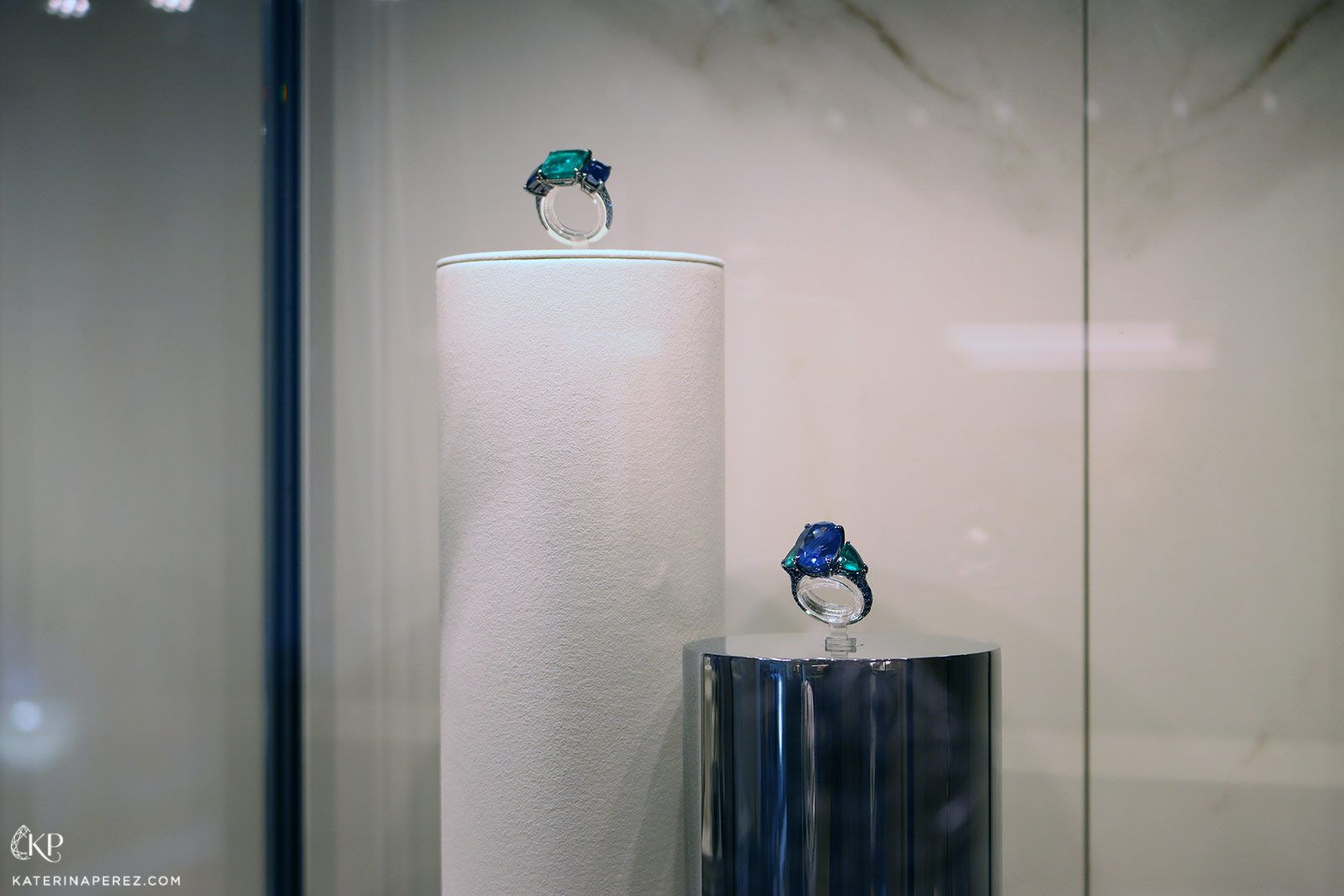  Close up of a Bucherer Fine Jewellery display case in Frankfurt featuring emerald and sapphire Cocktail rings