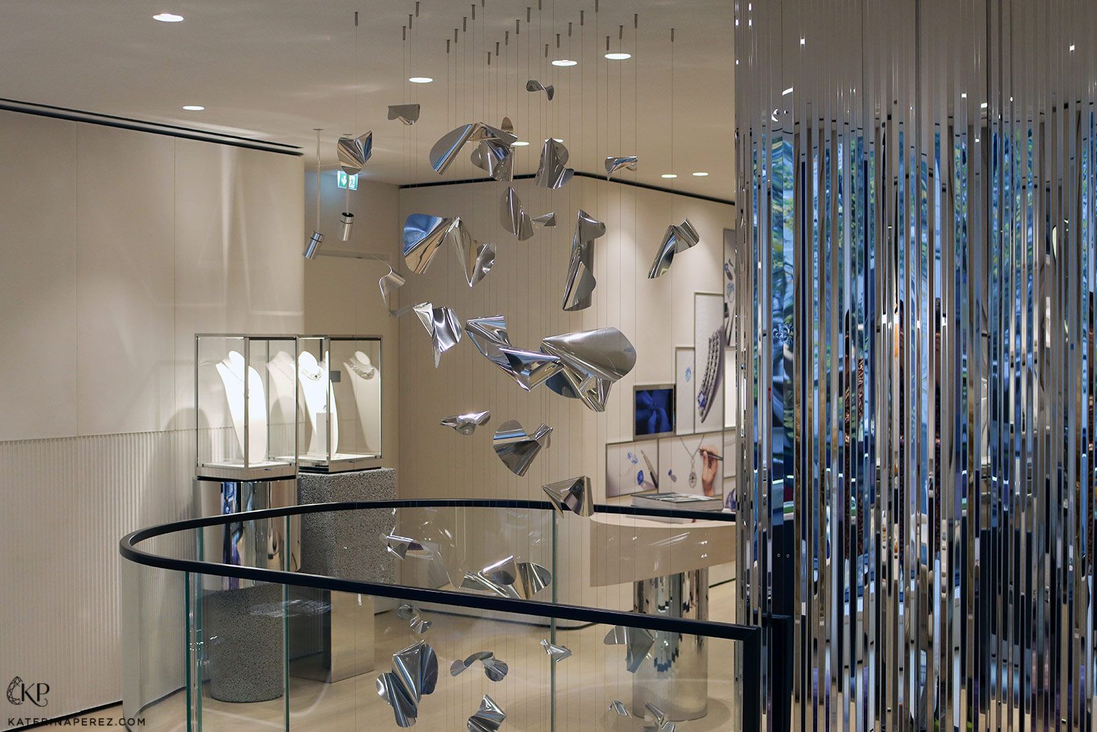  An installation by the artist Felix Stumpf located in the air space serves as a connecting element between the two floors 