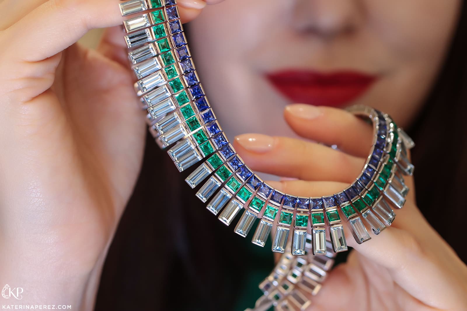  Close of of the aquamarine, emerald and diamond High Jewellery necklace by Bucherer Fine Jewellery