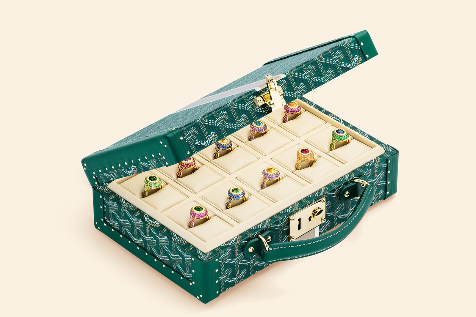  The Maison Mellerio x Goyard ring trunk can house up to 10 rings
