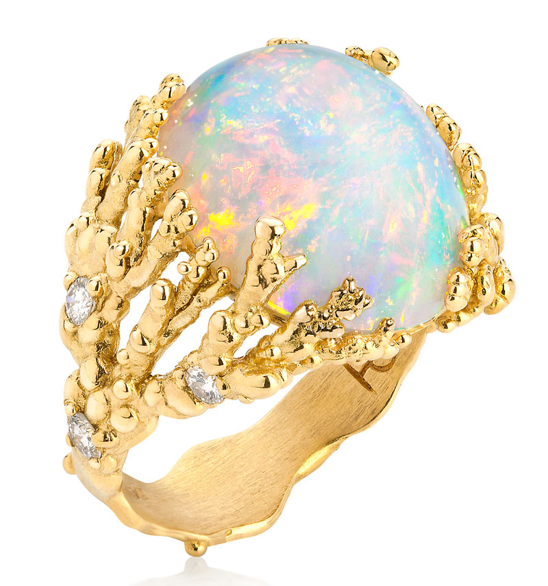 Орнелла Ианнуцци Золотое кольцо из коллекции Les Corallines с эфиопским опалом и бриллиантами