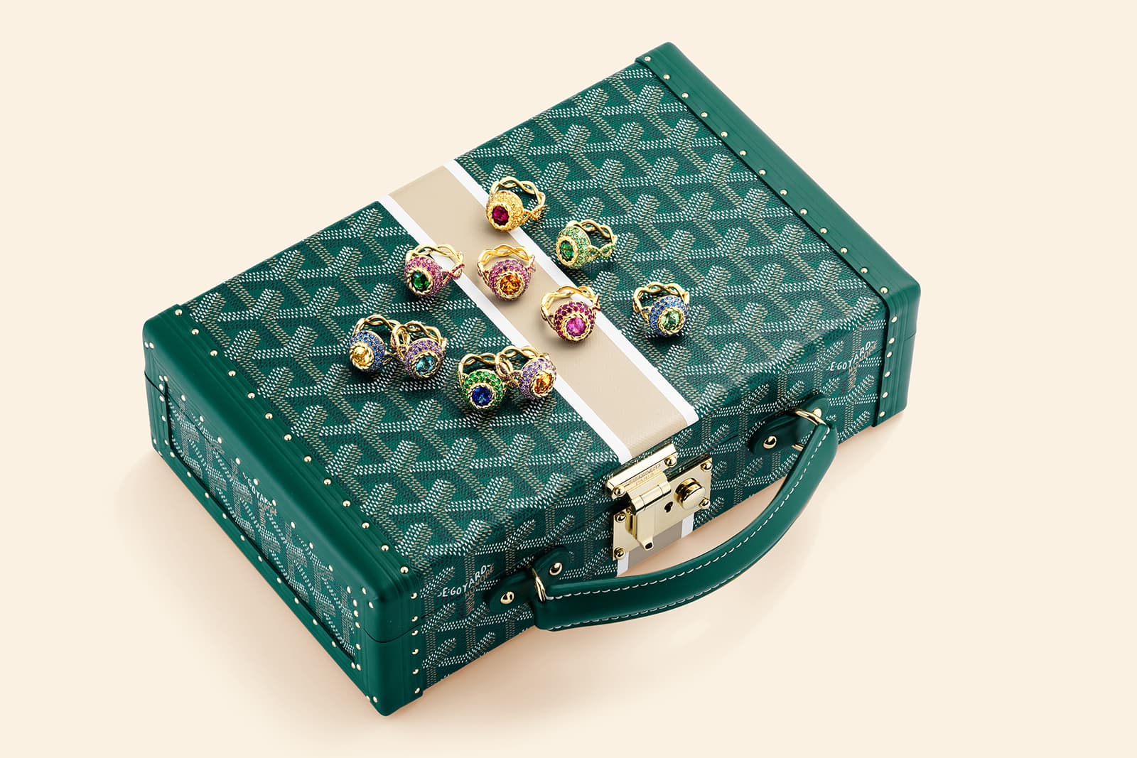  Closed shot of the Maison Mellerio x Goyard ring trunk