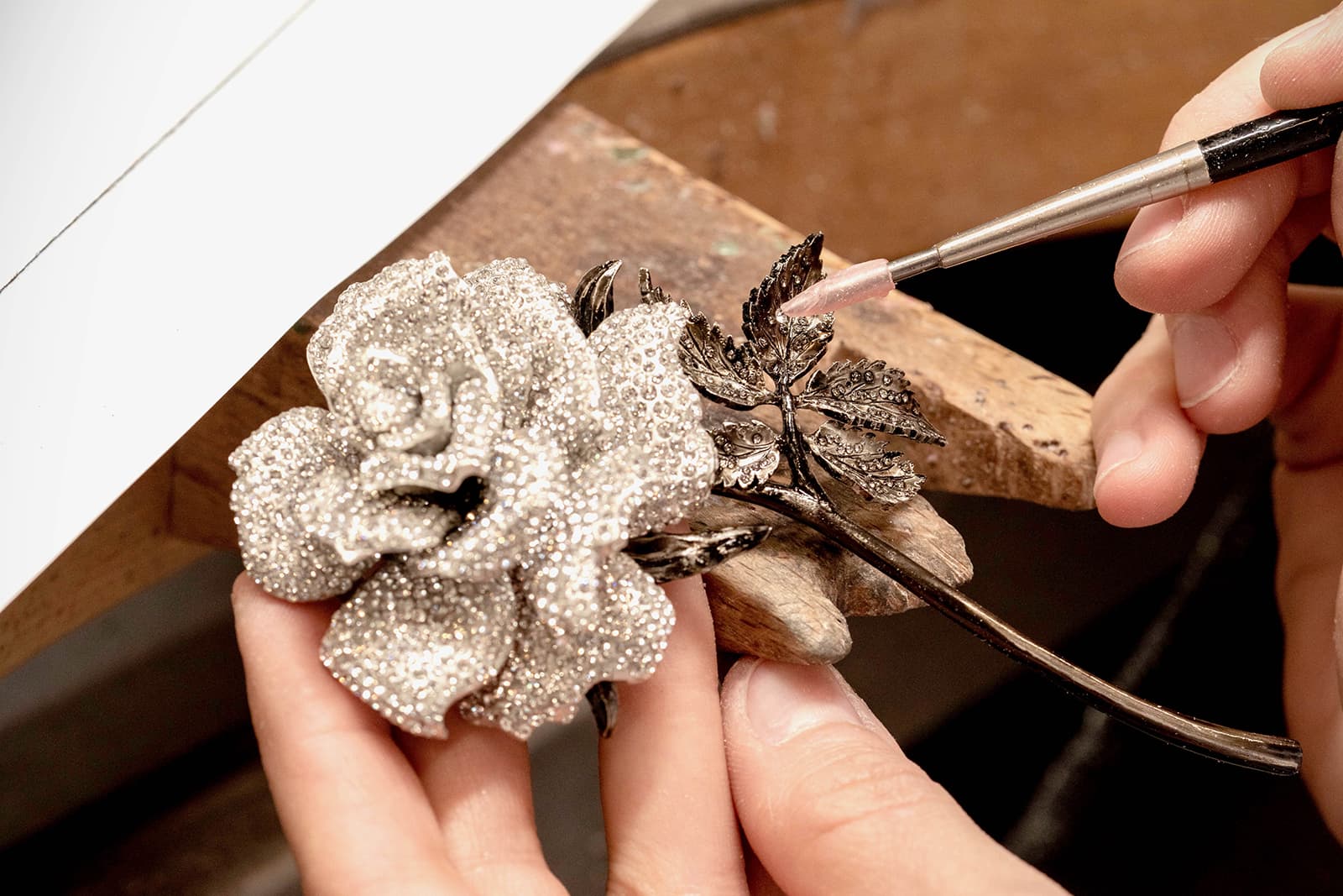 Making of Chopard Rose Brooch from the Red Carpet Collection