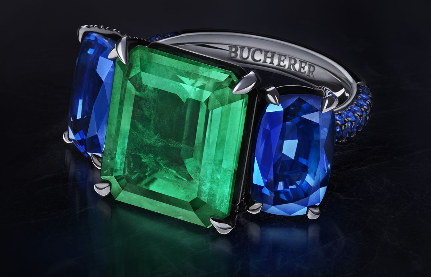  Bucherer Fine Jewellery cocktail ring in white gold, sapphire, emerald and diamond 